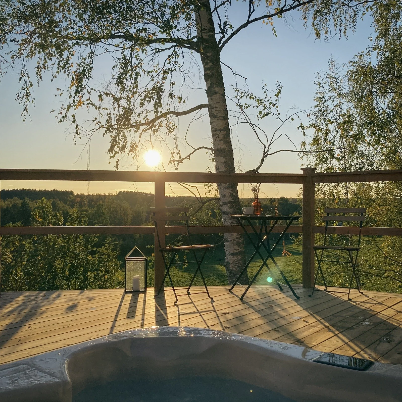 Whirlpool with a view... 

From our spa is a view which features forests in the distance, meadows and sunset. Pure magic to relax!

 #boutiquehotel #stillebensweden #spawithaview #slowtravel