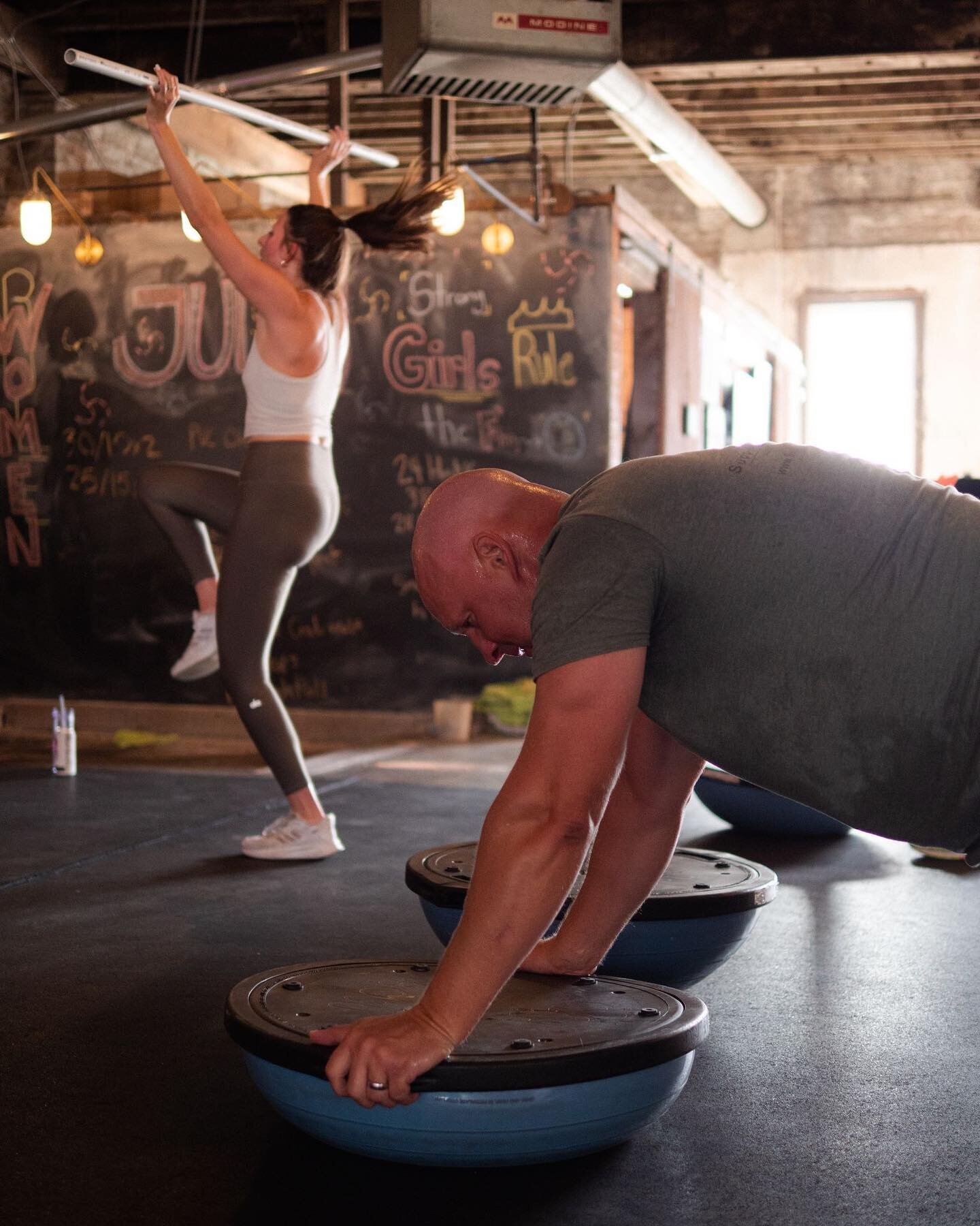 Ready to crush your fitness goals any day of the week? Our gym is open 7 days a week, so there's no excuse to skip a workout 💪🏋️&zwj;♀️
Join us today for only $21 for your first 21 Days!