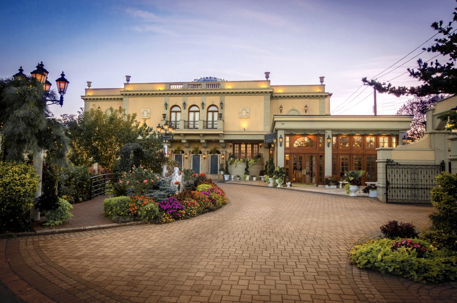 Salon Serenades at Jericho Terrace