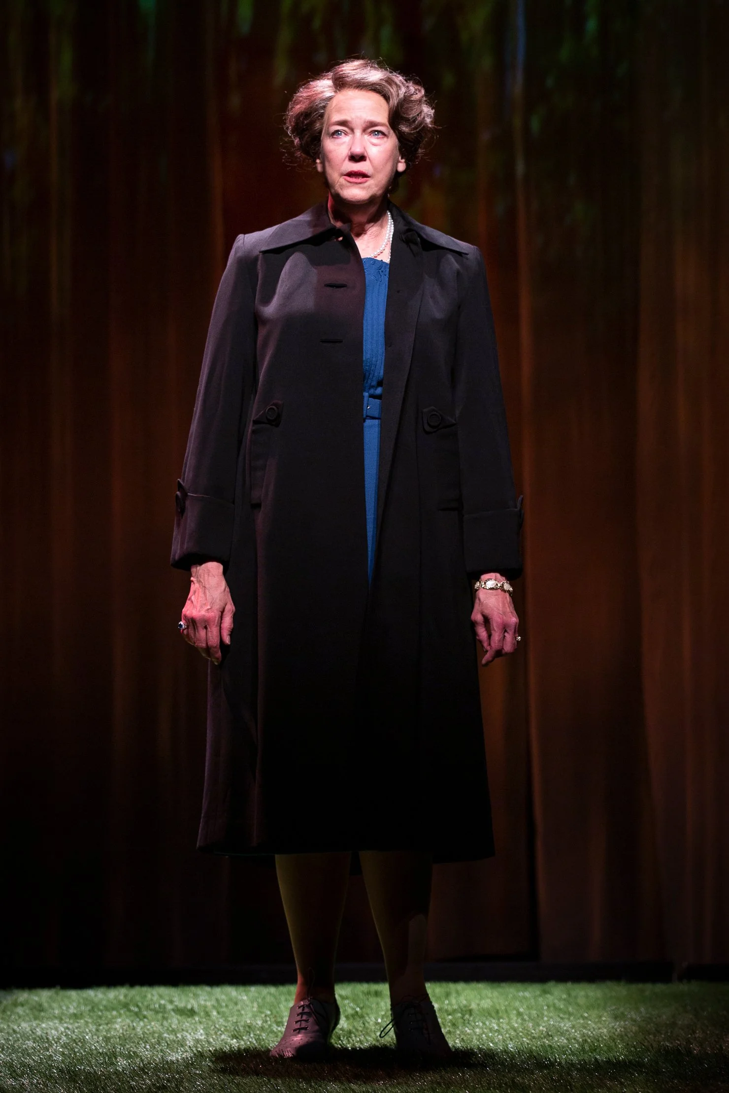  Harriet Harris as Eleanor : Photo by David Dashiell 