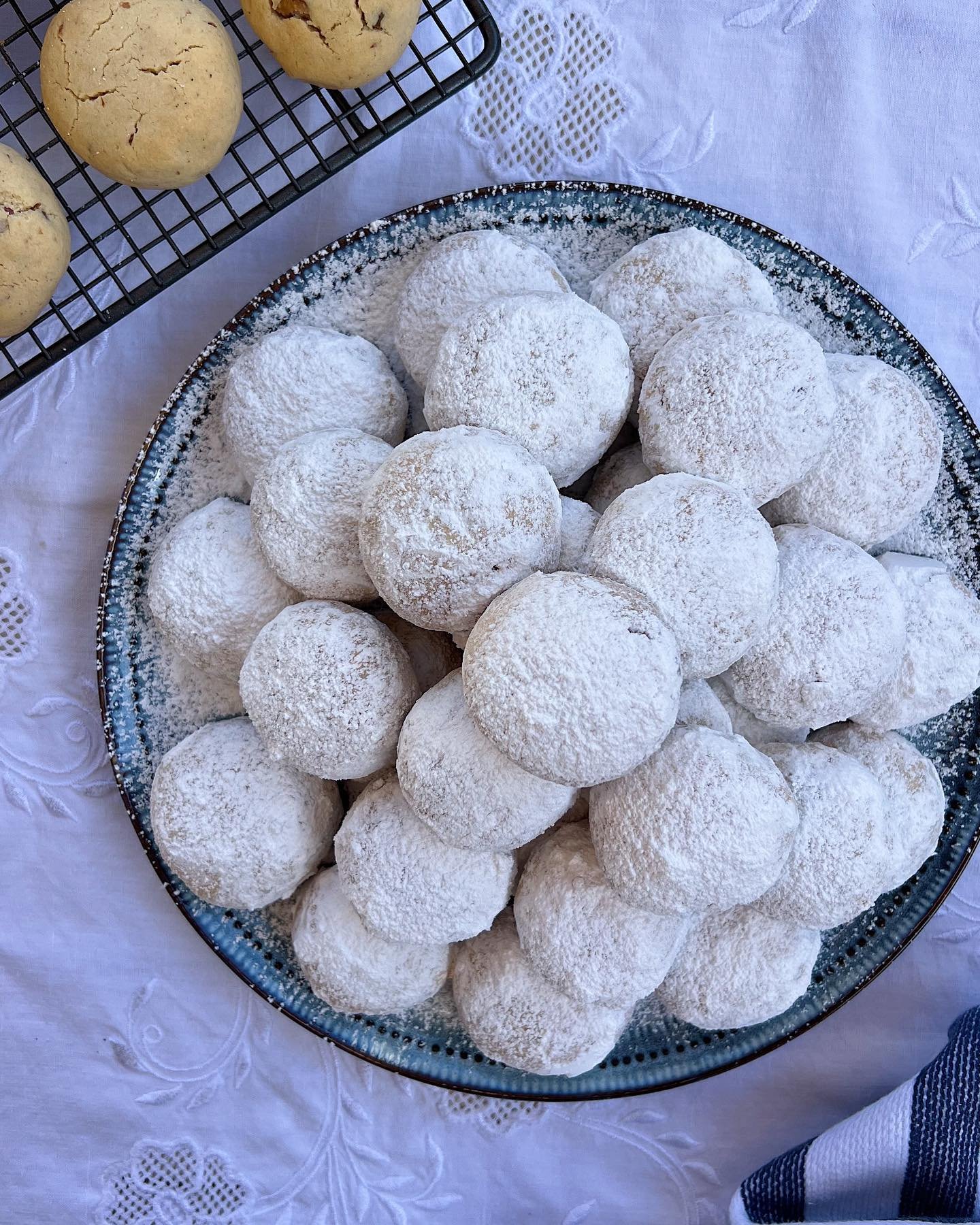 Kourabiedes Almond Butter Christmas Cookies — Νικολέττας Kitchen