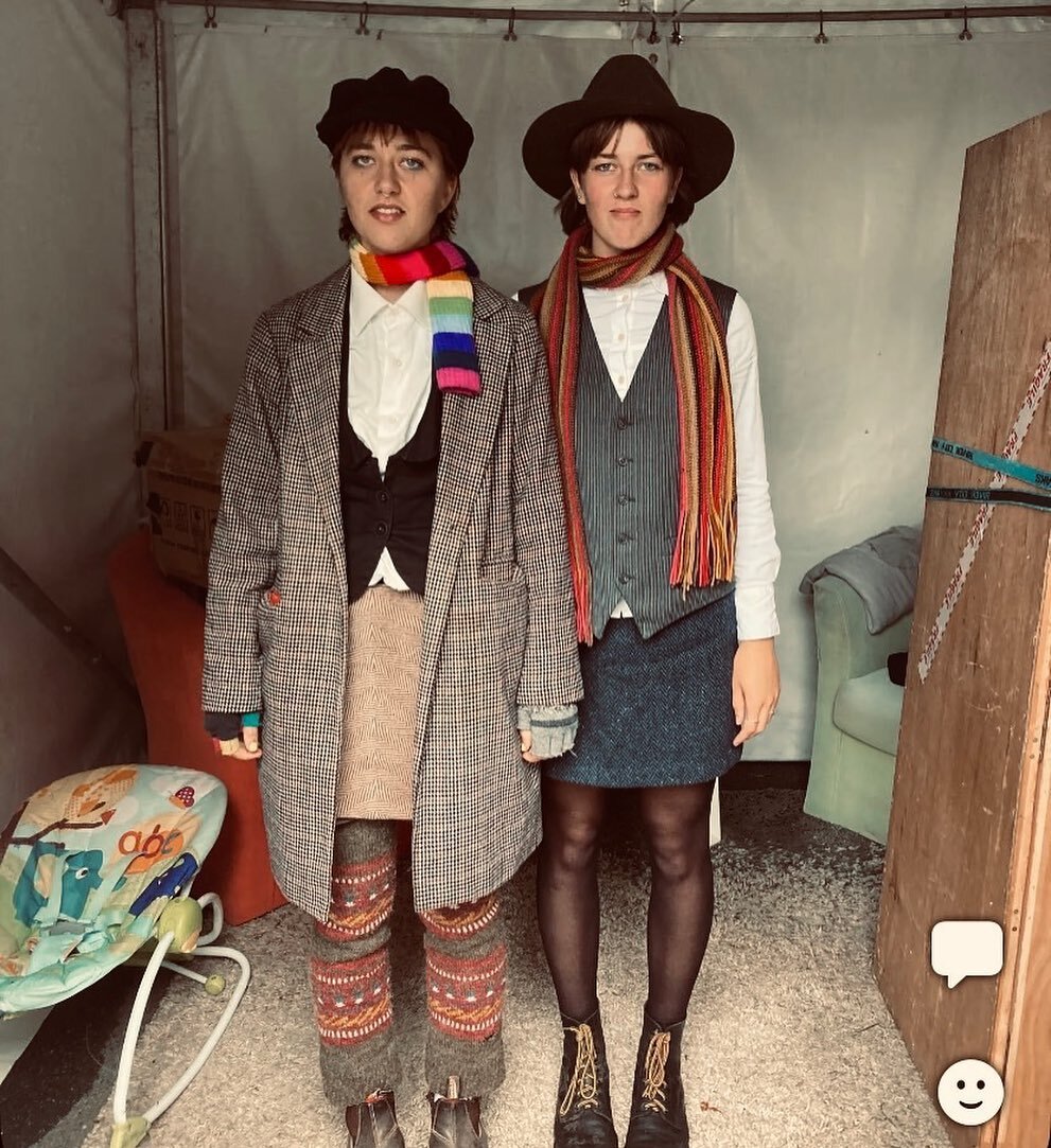 Thanks girls for standing in at @nationalfolkfestival 
When I said dress up like Dr Seuss meets Oliver Twist at Woodstock, I think you nailed it @jaydajean_  @tjagii 
And a big shout out to @charlotte.hockin for being an awesome roadie!

Send me the 