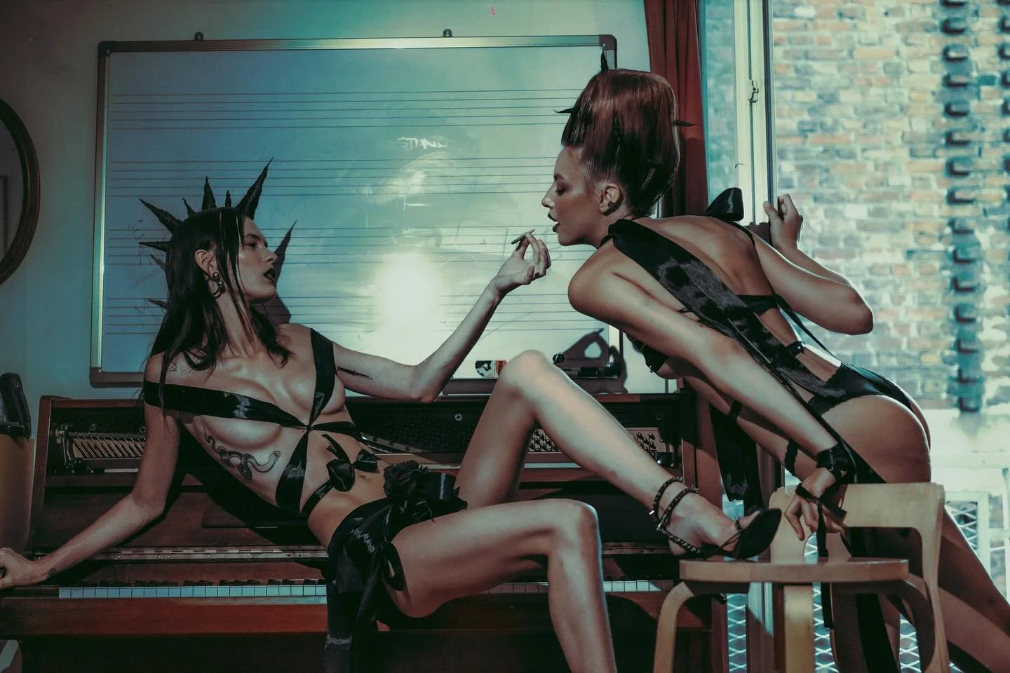 my current screensaver - tb to one of my fav
shoots 🎀🖤
@coline.lec &amp; @ines.karaa by @aria.anubis, styled by moi, @vladaisugly on MU and@solenne.hair.makeup on hair