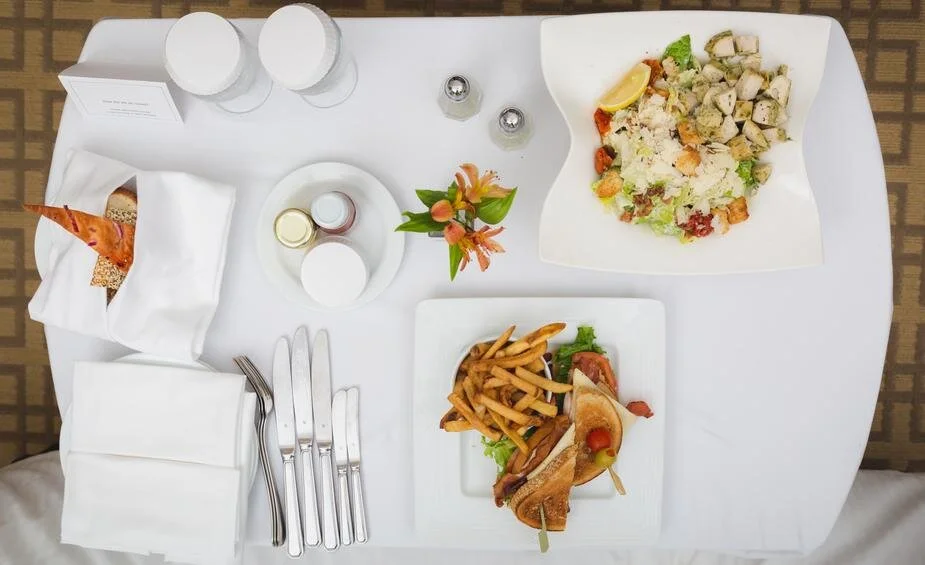 Hotel Tablecloth and napkins 2.jpg