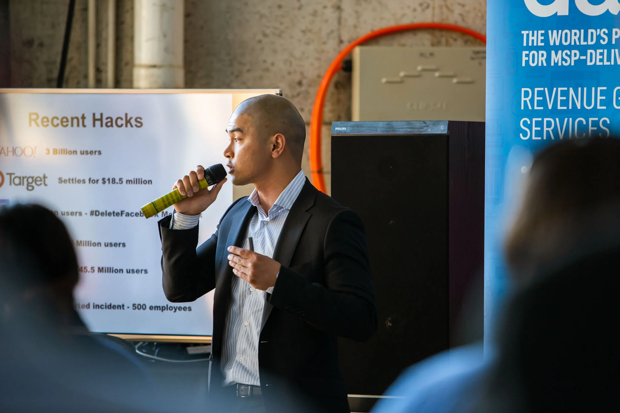 _D1A0357 - 2048px sRGB.jpg