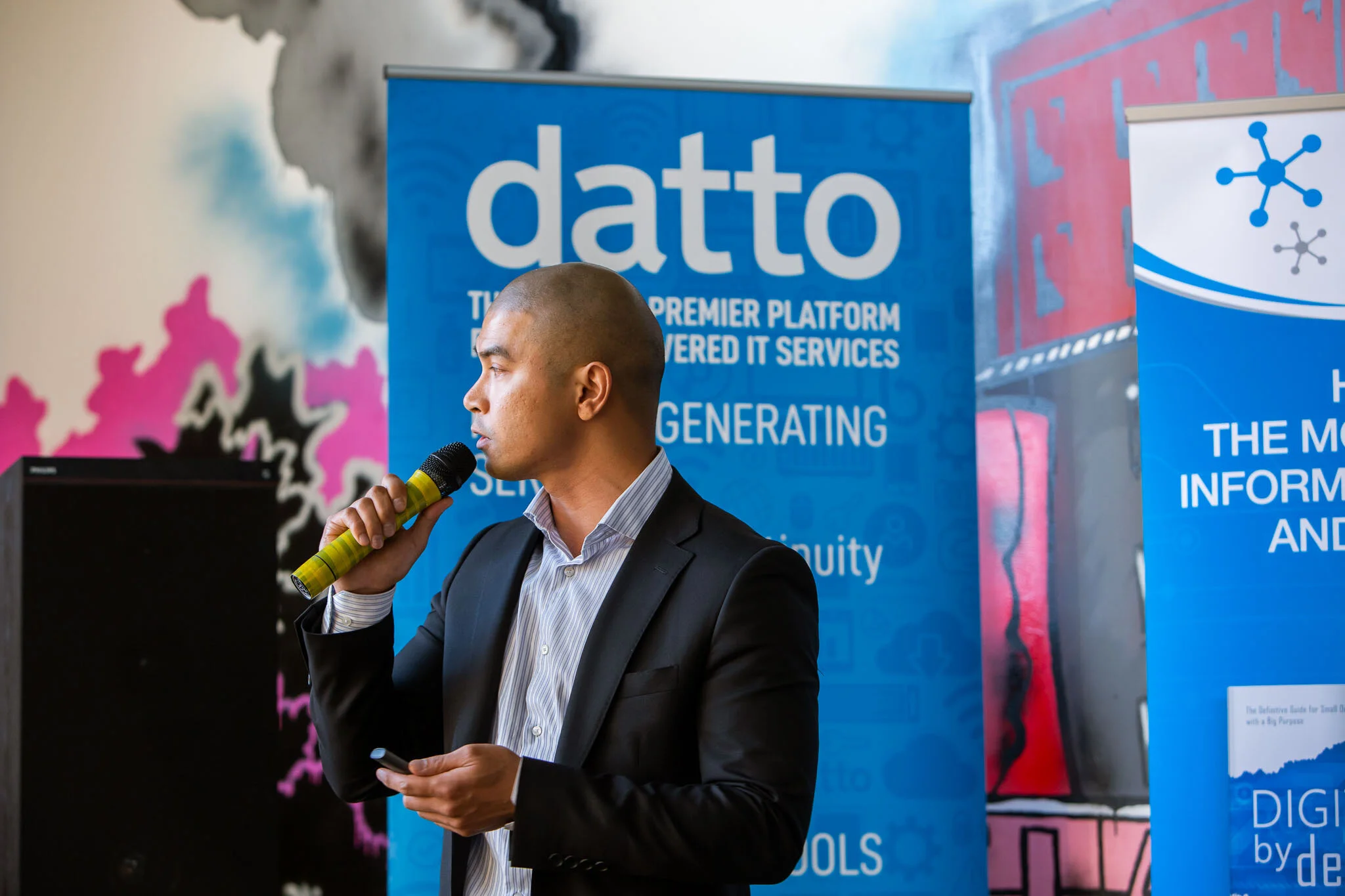 _D1A0329 - 2048px sRGB.jpg