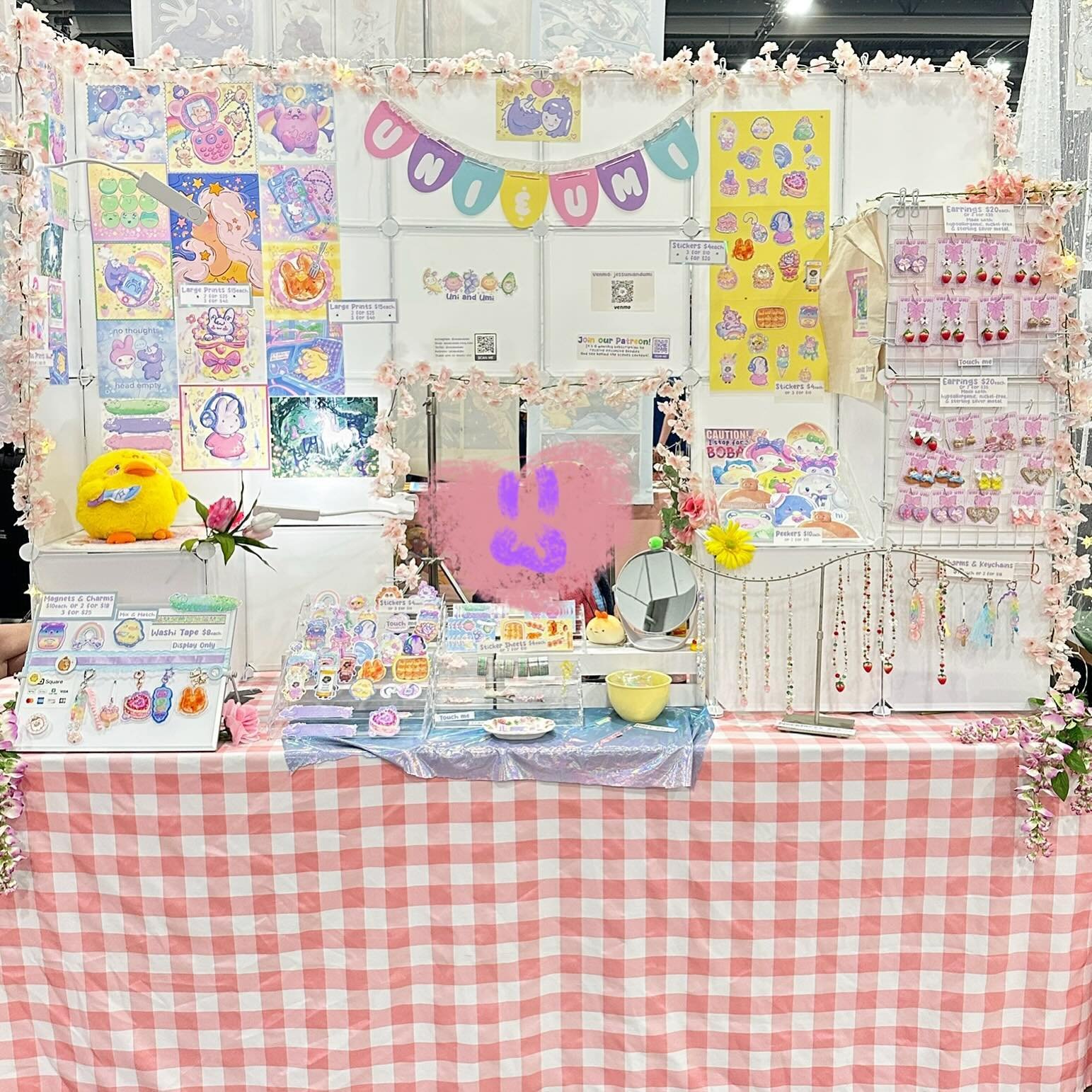 🤩MOTOR CITY @motcitycomiccon !! Thank you so much for the tremendous support! 🫶🏻💕 I&rsquo;ve sold out of a couple things and restocked some of it!😳😱 Today is the last day to get cute goodies in person!🩷 See ya there! ✨
.
.
.
🏷️
#kawaii #artis