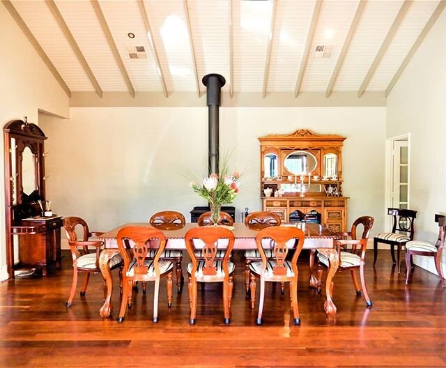 WINE &amp; DINE 🦘

With the cool winter nights creeping in, Kangaroo Valley Homestead offers indoor dining space for up to 10 guests. This open dining space is the perfect setting where guests can create their own wine and dine experience. .

So fir