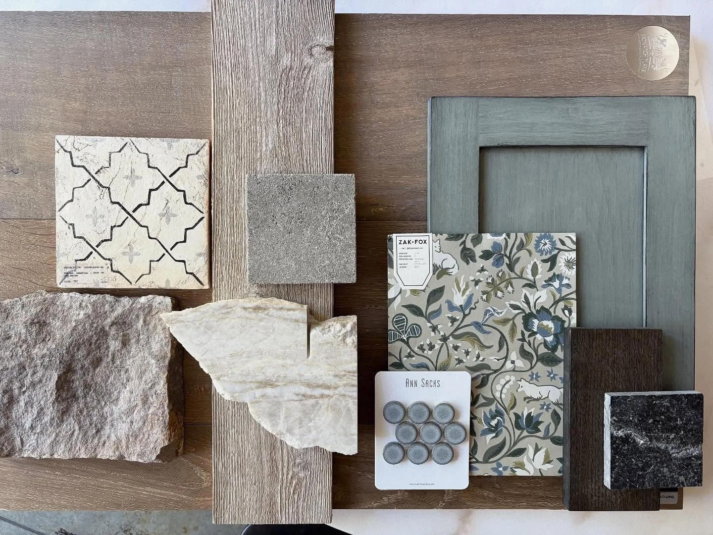 Going vertical on our #WestgateStone+Timber project! Check out these amazing posts and beans by #MontanaTimberProducts 😍 #luxuryinteriordesign #luxuryinteriors #bendoregonlife #bendoregoninteriordesign #westgatebend