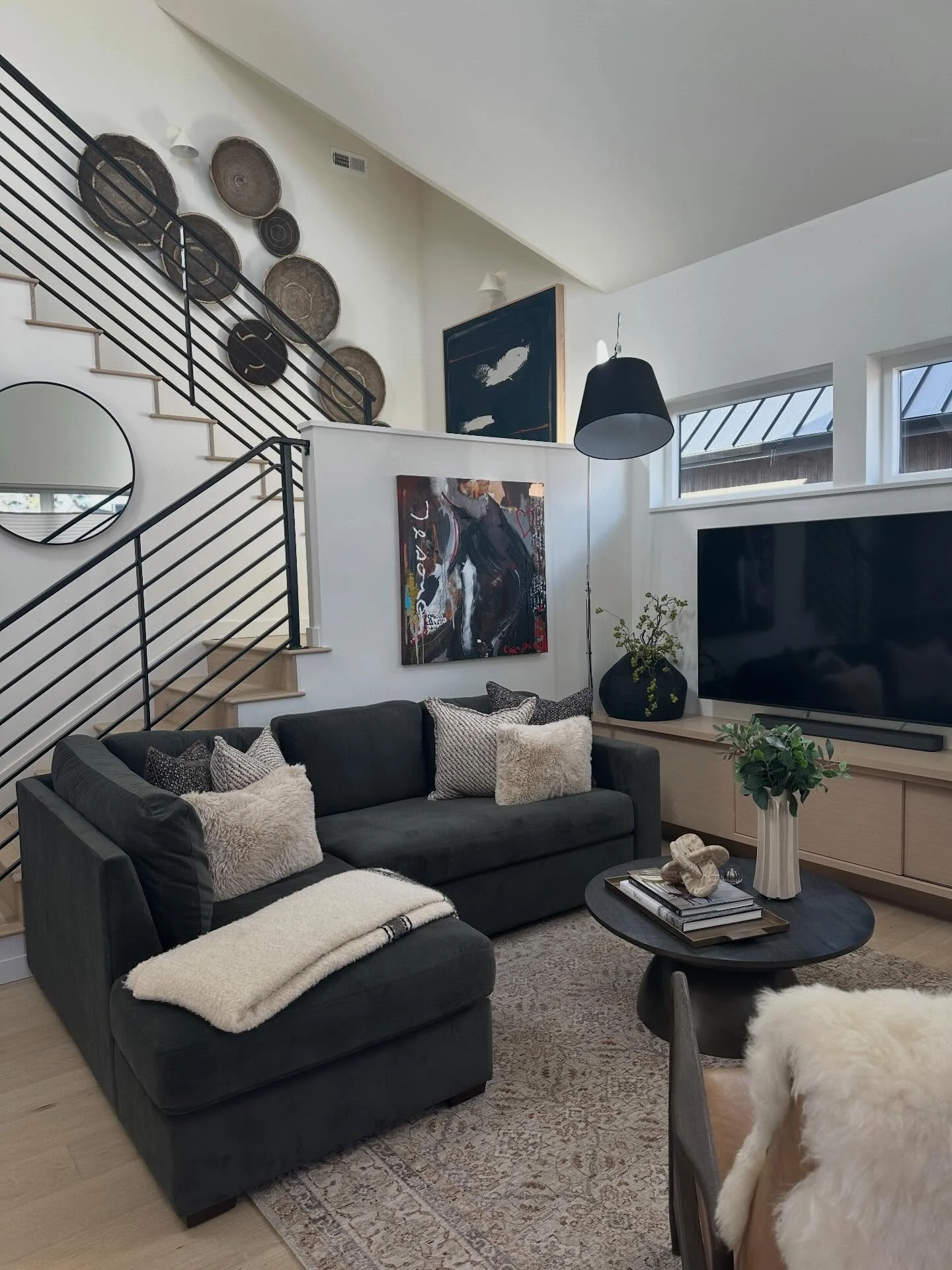 Design Bar Interiors offers comprehensive home furnishing support to bring each space to life. From selecting furniture and lighting to sourcing artwork, textiles, and accessories, we thoughtfully curate every layer of your home to support the way yo