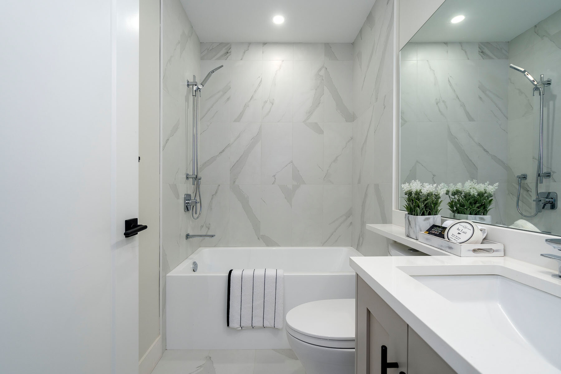3189-E-Prince-Edward-Ave-360hometours-33s.jpg