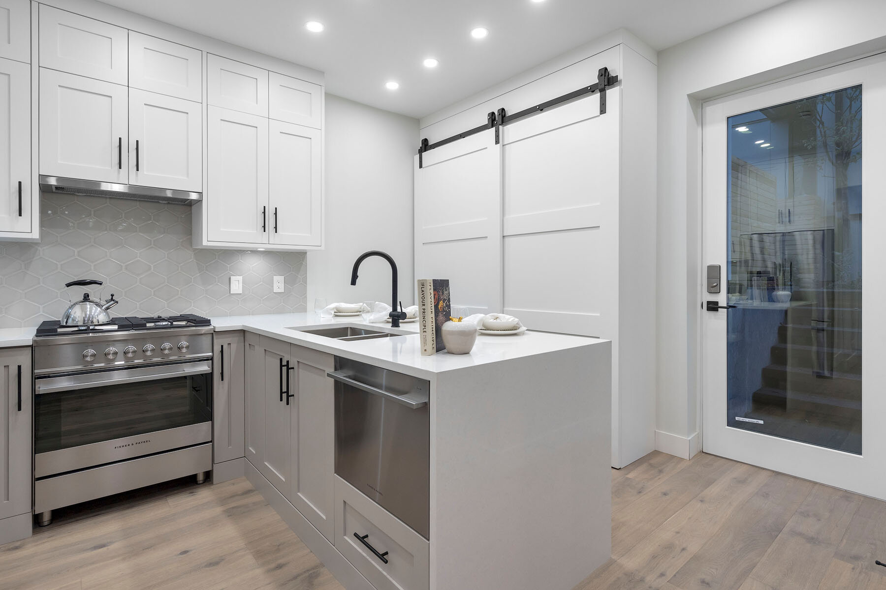 3189-E-Prince-Edward-Ave-360hometours-09s.jpg