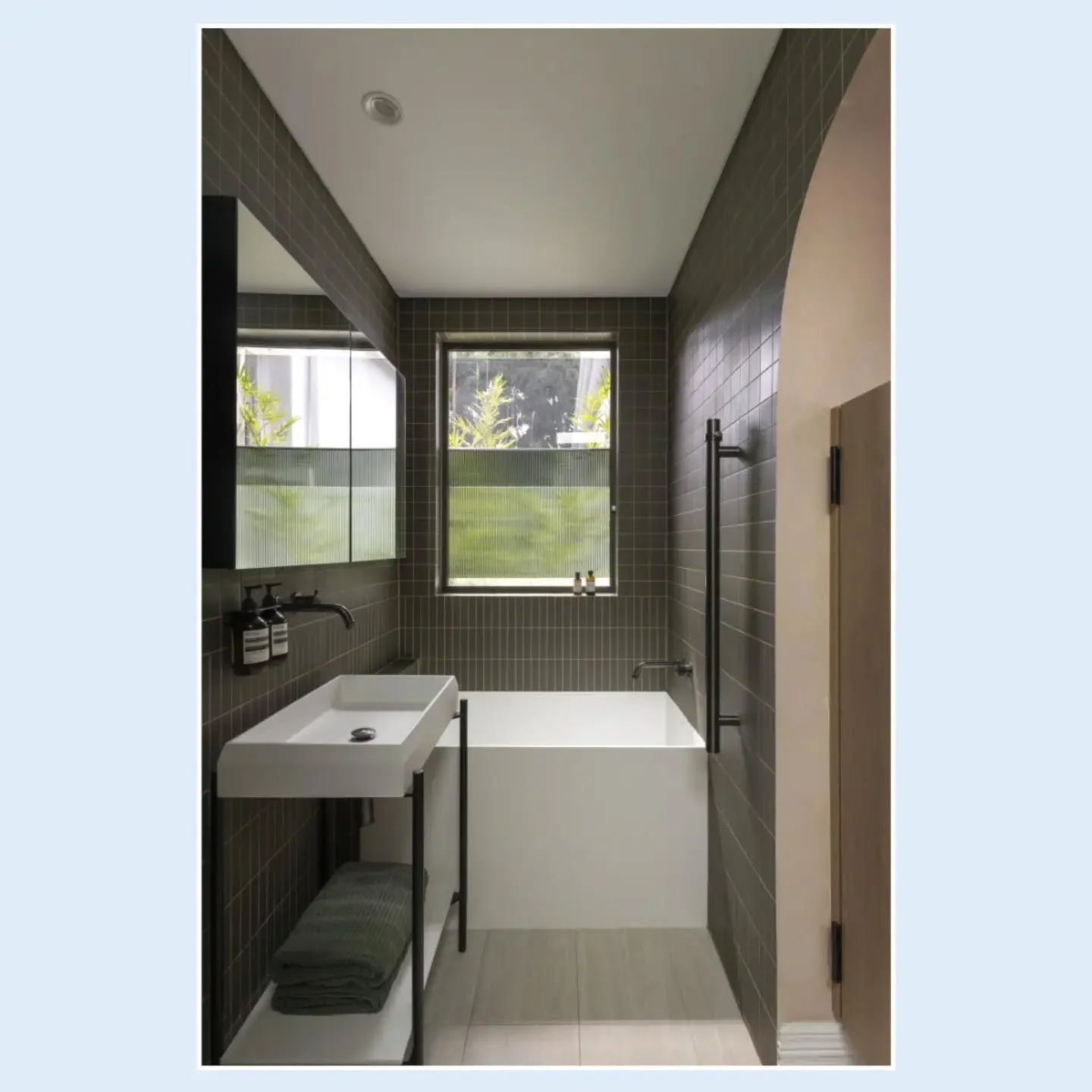 SERENE

The ensuite at Elevate Home creates a sanctuary to retreat to. 

A Japanese style bath paired with freestanding vanity and green grid and line tiles by Wow Design creates textural interest.

👷🏼&zwj;♂️@litasmainstone
📷 @shainabostin 

#cont