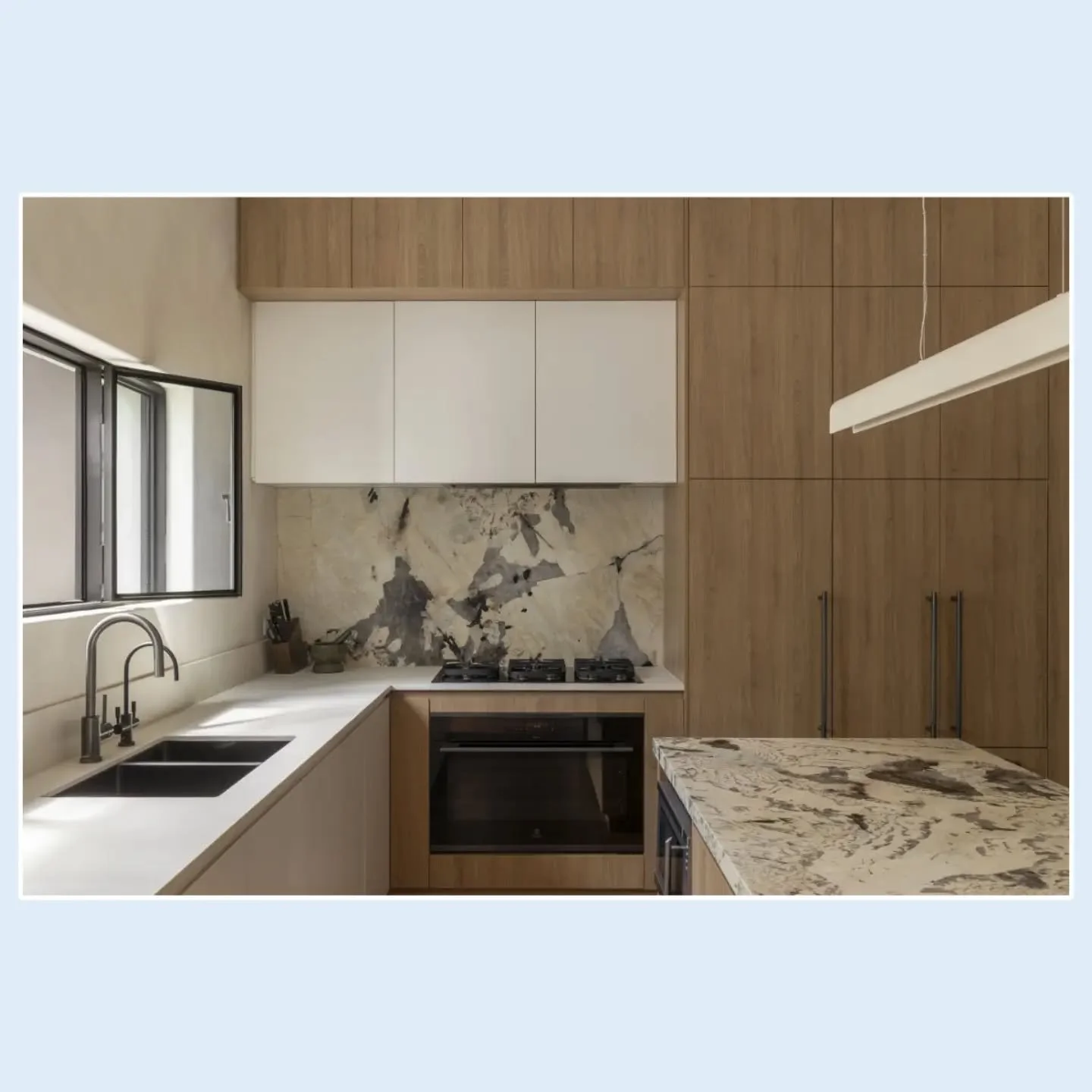 DETAILS

Up close in the Elevate Home kitchen featuring the lovely Pink Patagonia Quartzite. The slab was secured before the design began - and the brief was to celebrate and showcase this beautiful natural stone.

👷🏼&zwj;♂️@litasmainstone 
📷 @sha