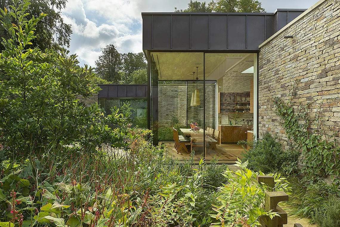 Tuinontwerp villatuin natuurlijke beplanting