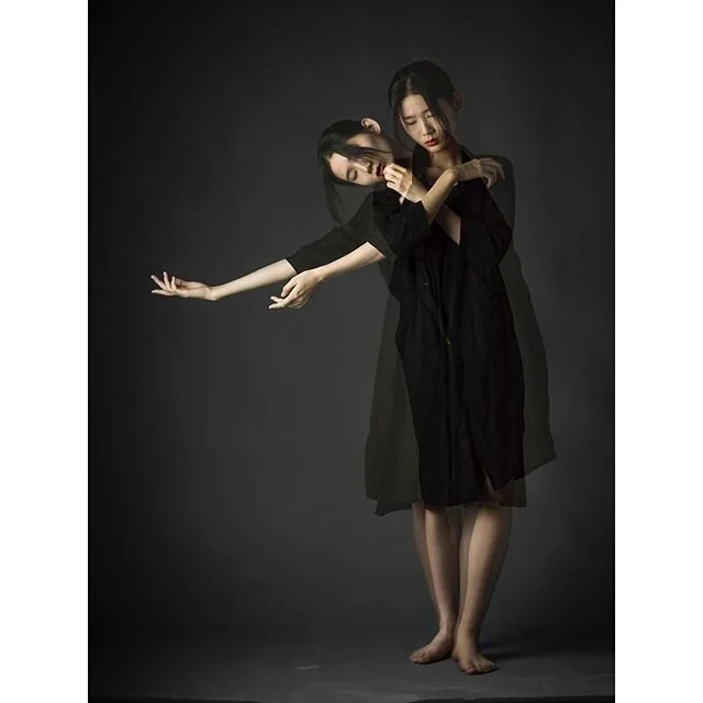 #poetic #doubleexposure #movement #dance #noretouch #outofcamera #shenzhen #china #asian #model #dancer #arms #legs #black #dress #bts #shotoftheday #closedeyes #onelight #singlelight