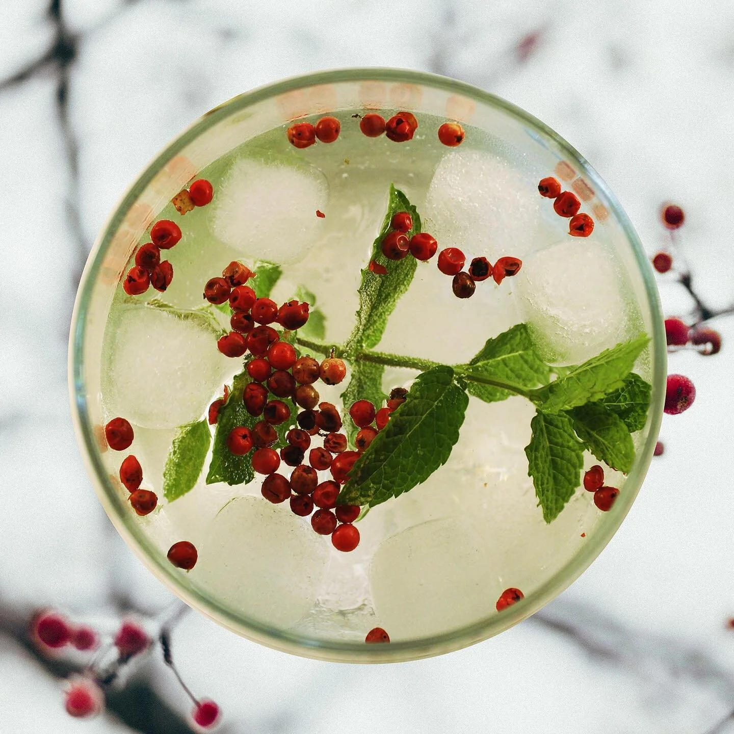 Nog 49 dagen tot kerstmis! 🌲
Wij zijn alweer volop bezig met idee&euml;n, jij ook? 
#gevenisleuk 
#cadeau
#relaties
#smallbatch #gin
#privatebottle #jeeigenfles 
#ambachtelijk
#bijnakerst