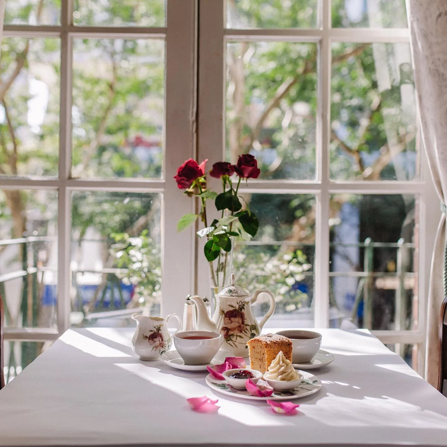 There&rsquo;s always time to spill the tea, and this is clearly the place. ☕️🫖