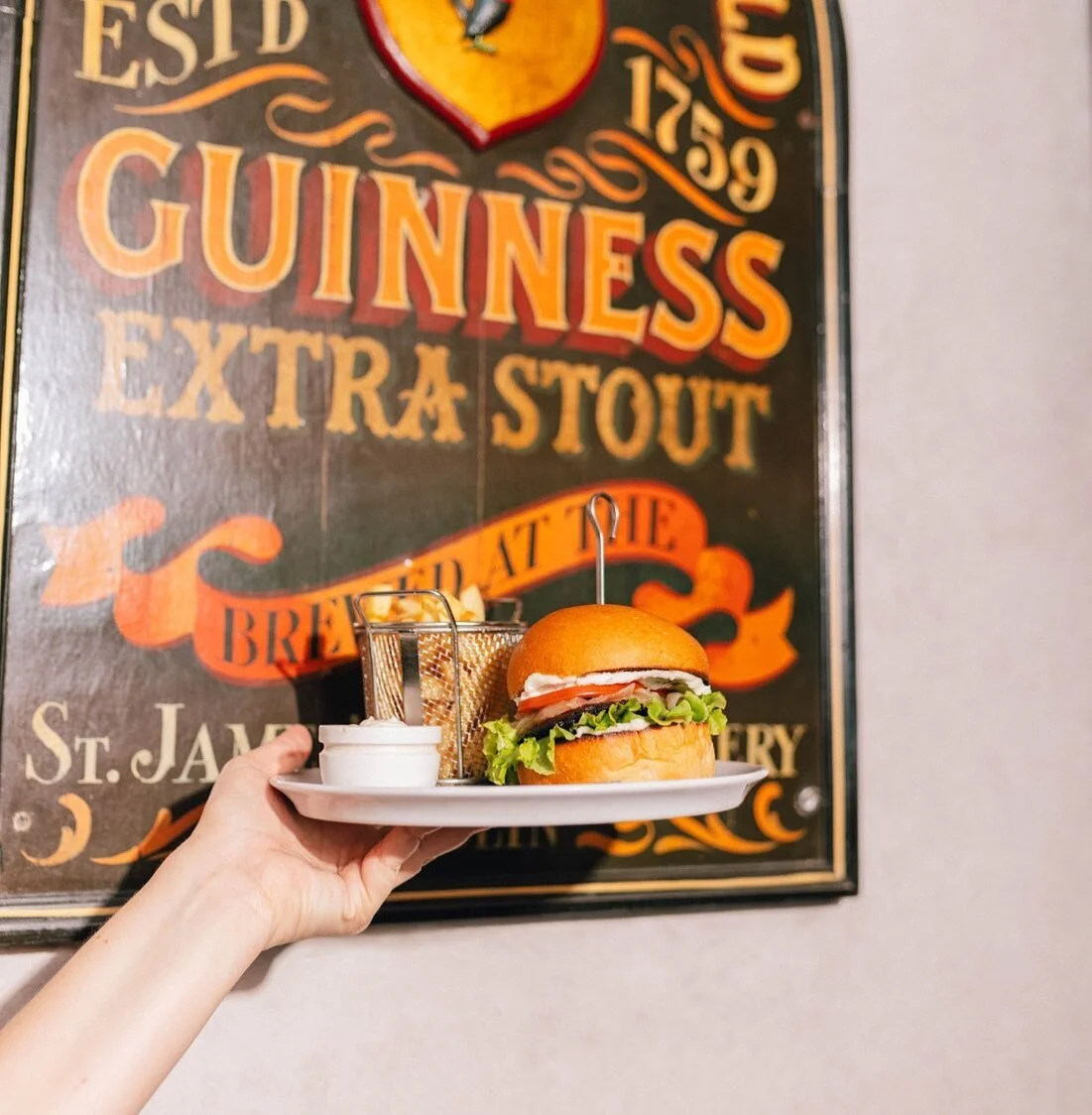 Get it in ya. 🍔🍔🍔
⠀⠀⠀⠀⠀⠀⠀⠀⠀
📸Shot for Finnigans Chin in Keppera