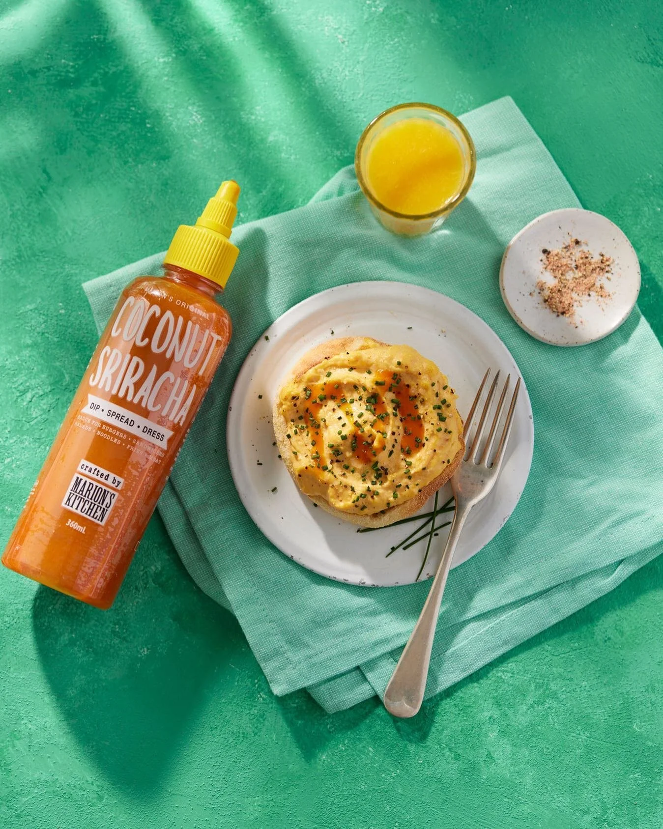 Hanging out with my favourite sriracha for breakfast 🌶️

A little BTS is in my stories from this shoot!