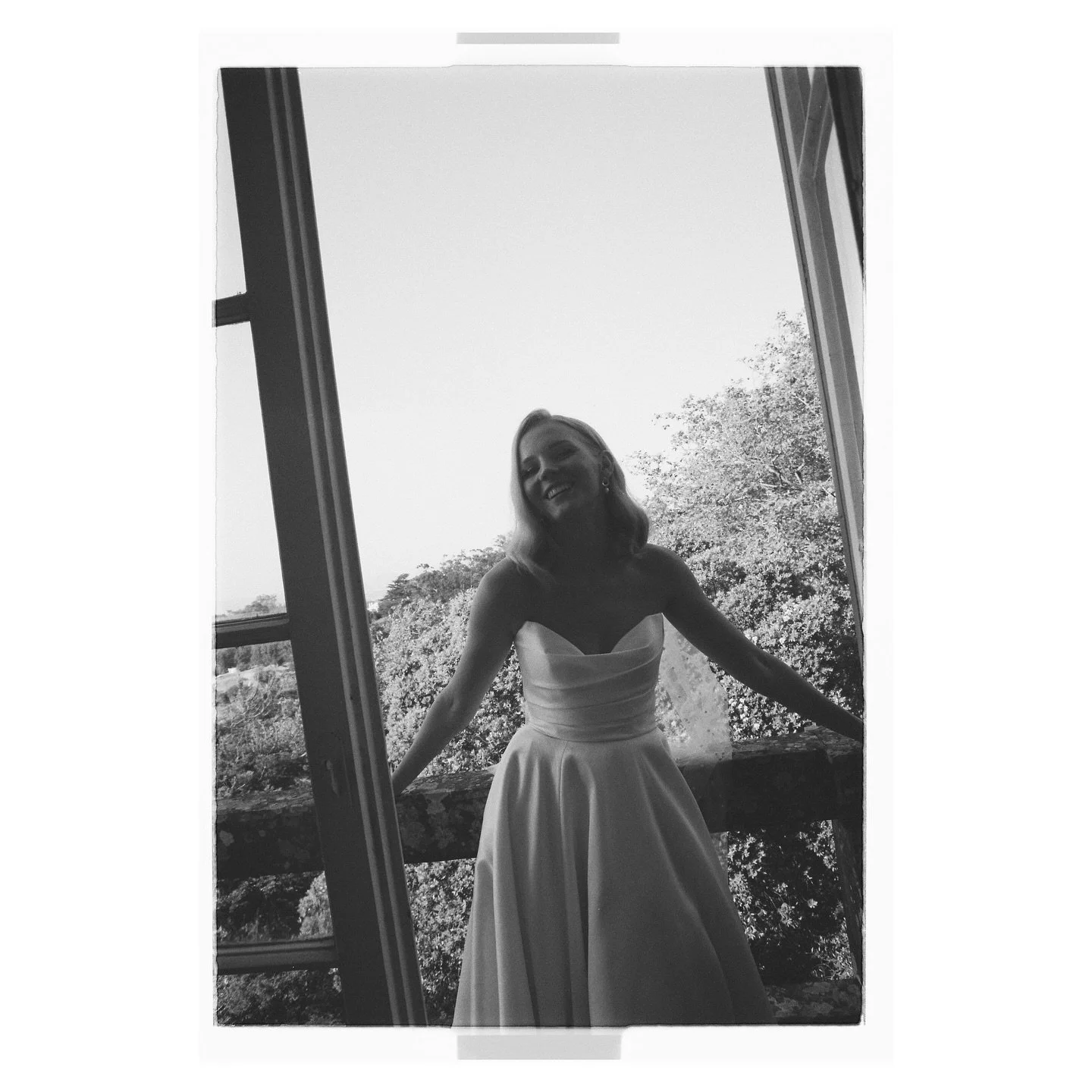 the perfect chaos on film 🎞️ 

#analogwedding #35mmfilm #canonae1 #kodaktrix400