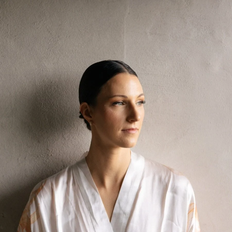 pause

I love when my couples say I bring a sense of calm.
A wedding day passes in a heartbeat, it&rsquo;s all about feeling the moments, and I&rsquo;m just an observer, finding beauty in every frame.