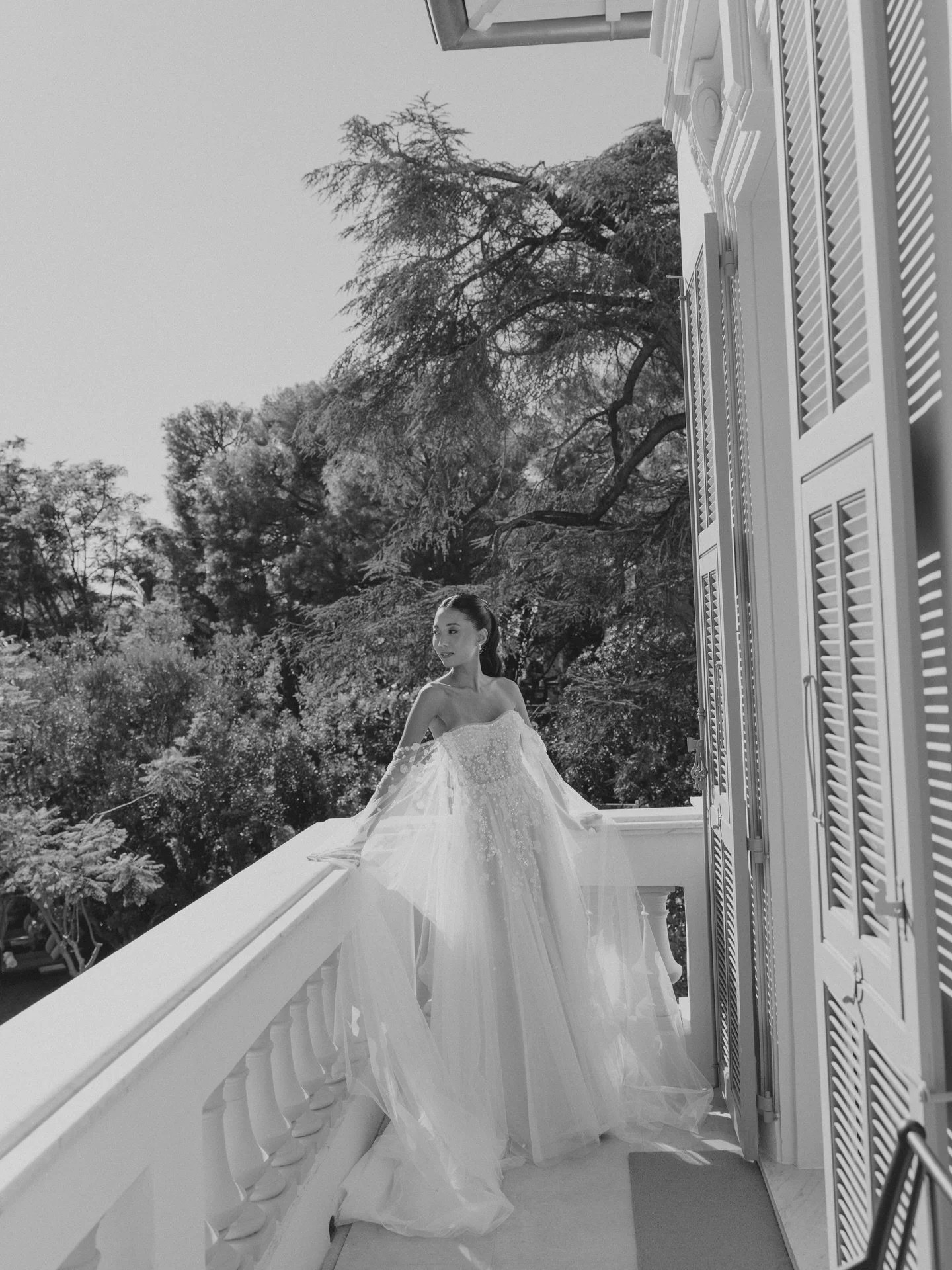 Lari

venue @fscapferrat
bridal dress @leegrebenau 
make up @apeletaboa
hair @marcelobrito_hair