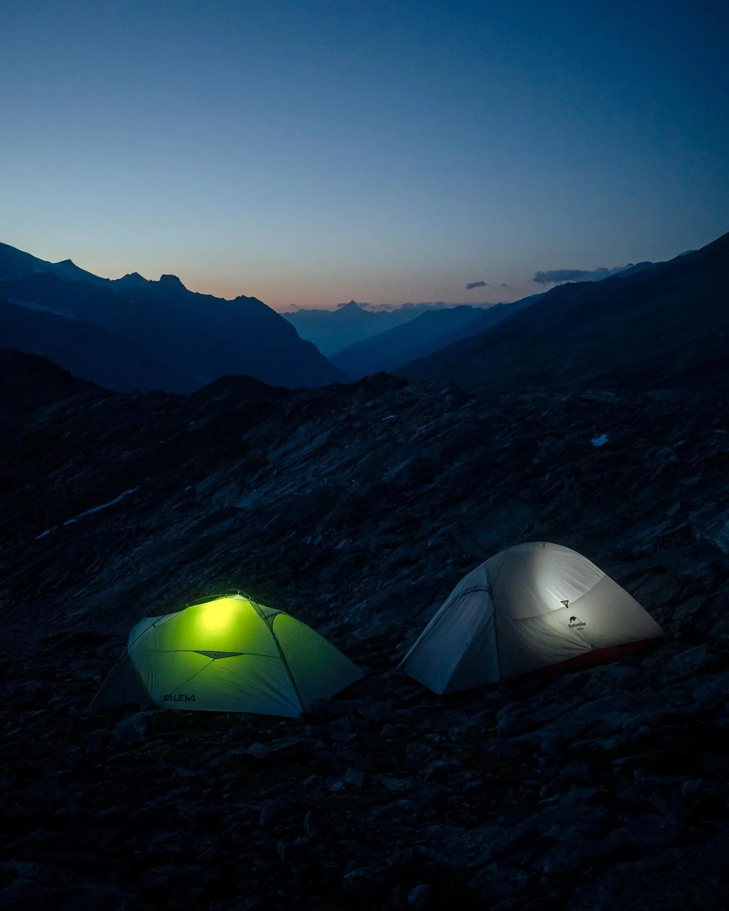 Notte in tenda a 2800 + alba sulla est del Rosa + cresta SE Joderhorn, what else?