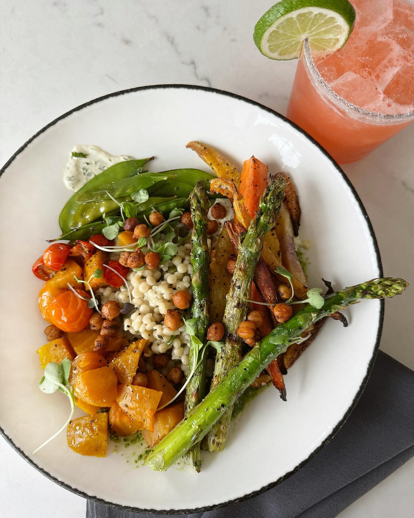 What snow?! We don&rsquo;t see snow 🤫 Spring Buddha Bowl with Herb Couscous, Crispy Chickpeas, Snow Peas, Roasted Golden Beets, Asparagus, Green Onion Yogurt, Honey Glazed Carrots &amp; Heirloom Tomato + Strawberry Rhubarb Margarita!