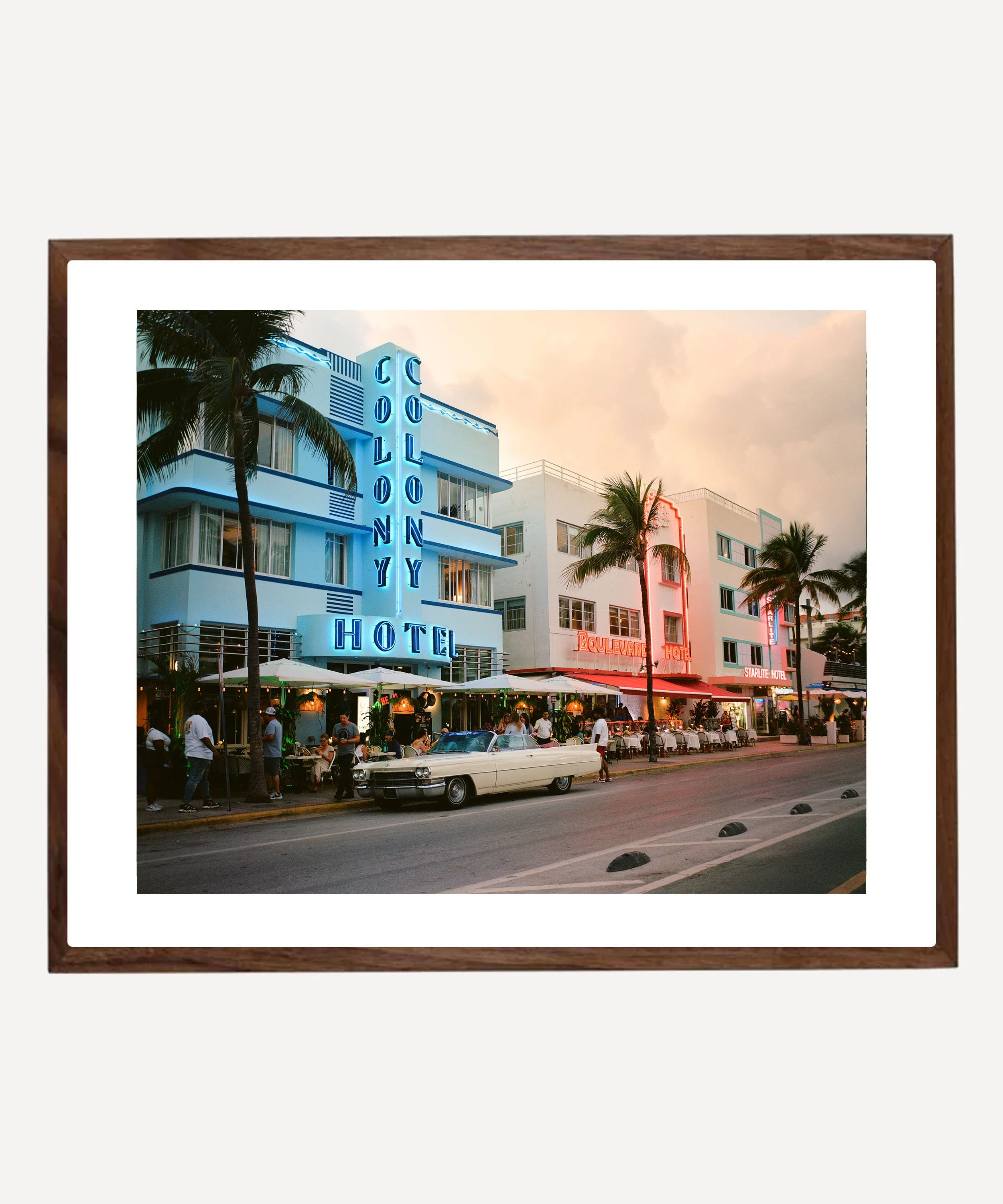 OCEAN_DRIVE_GLASSETTE_FRAME.jpg