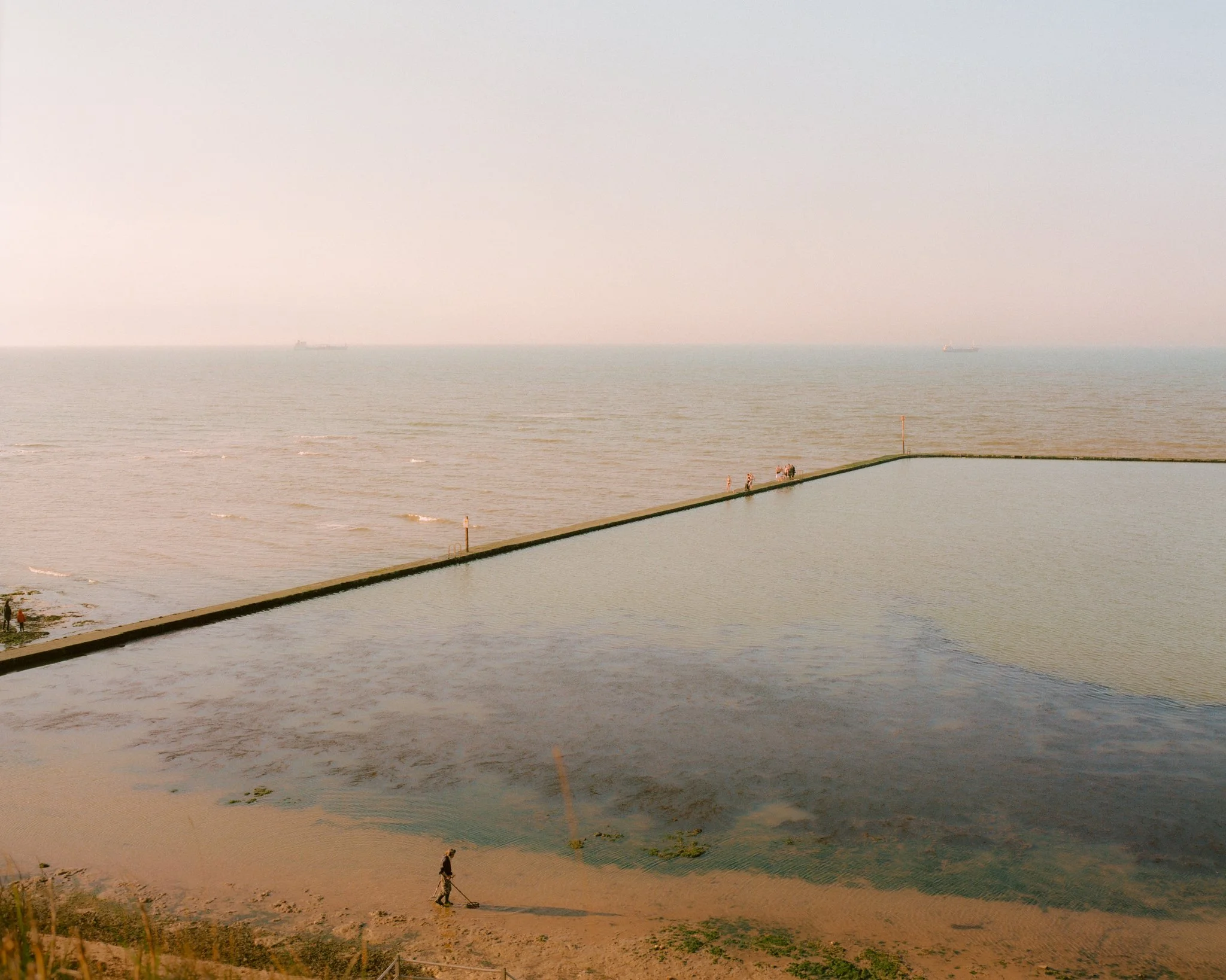 GLASSETTE_SPRING_RLD-4_MARGATE LIDO_SMALL.jpg