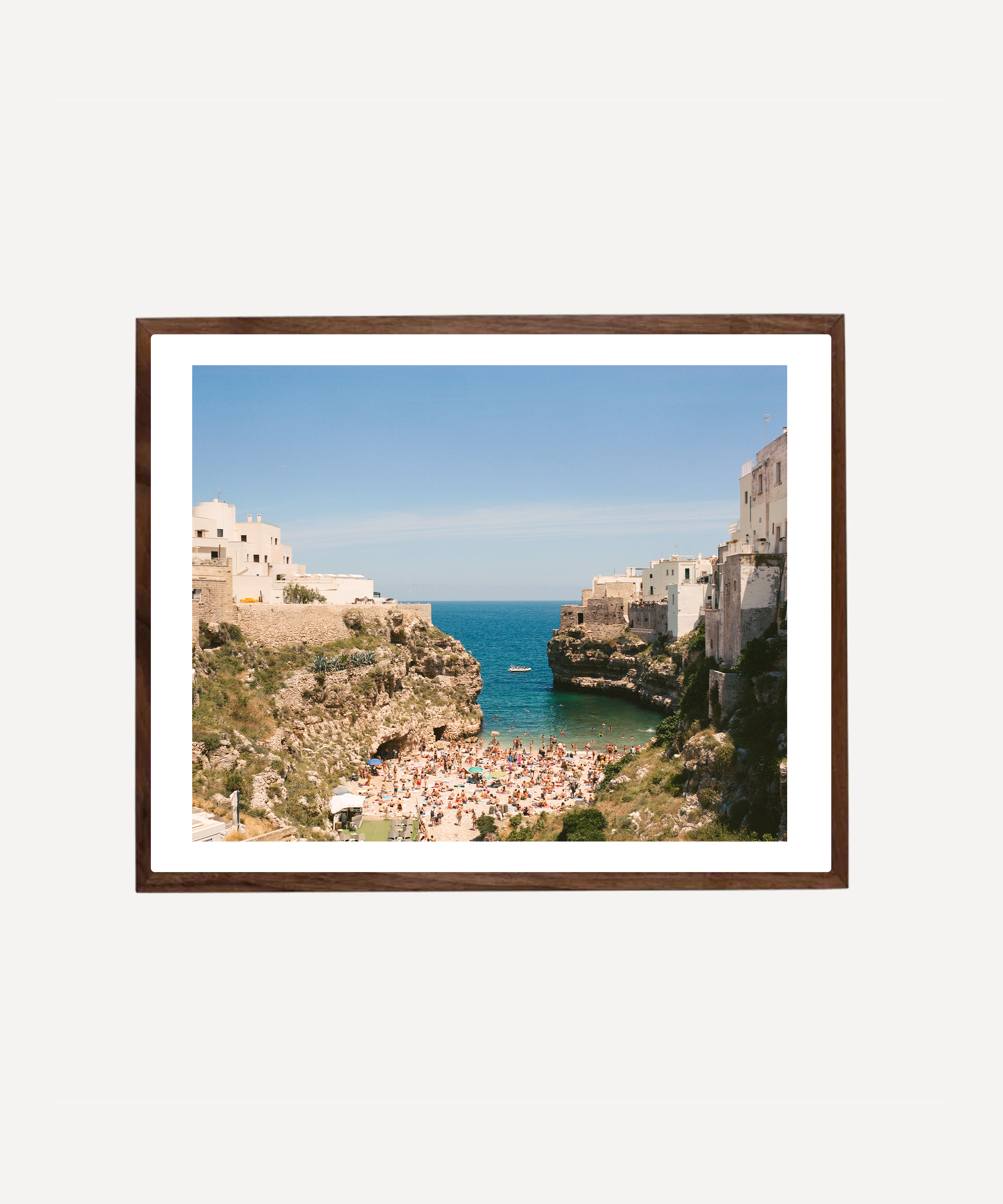 GLASSETTE_FRAME_MOCKUP_POLIGNANO_SEA.png