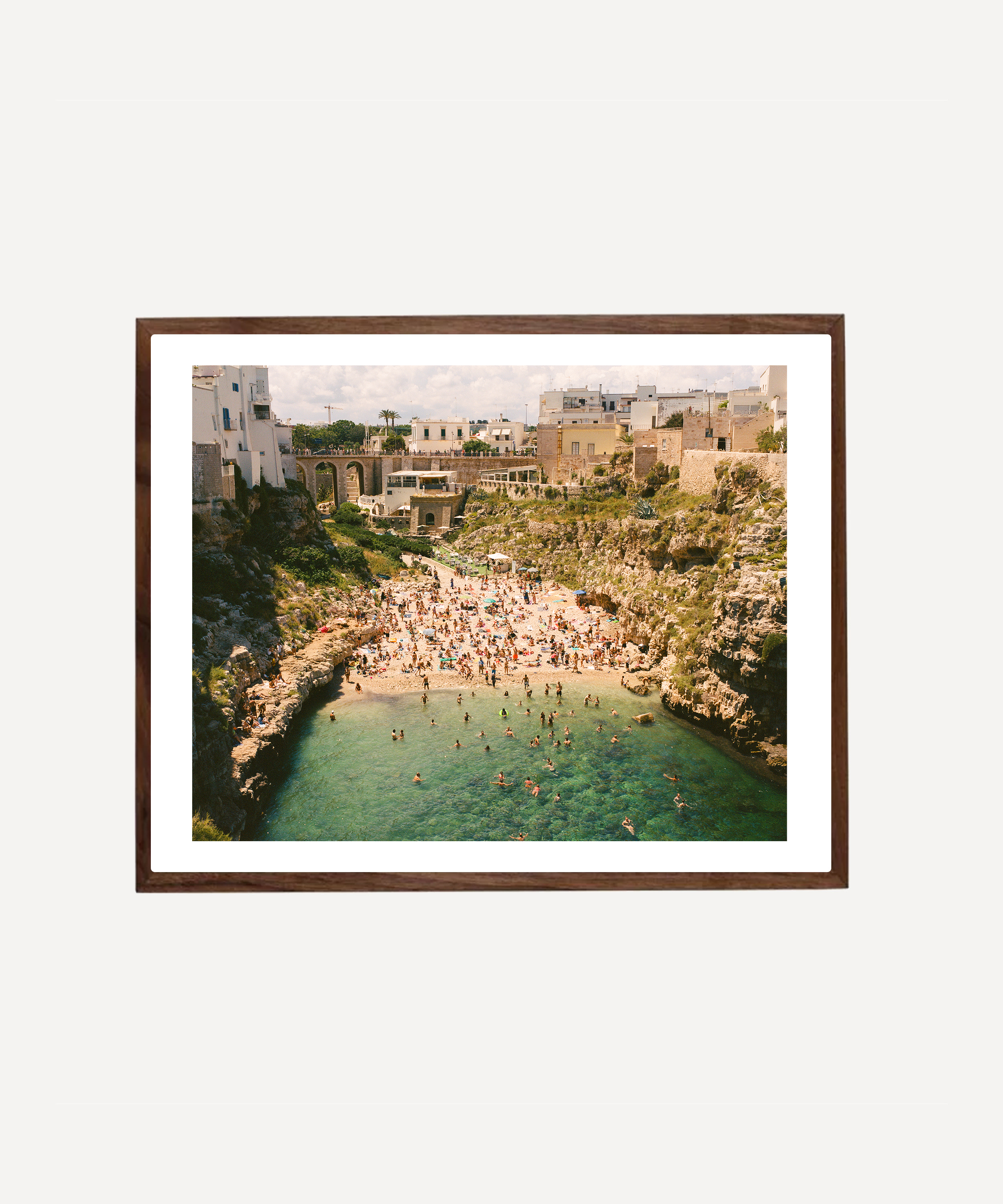 GLASSETTE_FRAME_MOCKUP_POLIGNANO_BEACH.png
