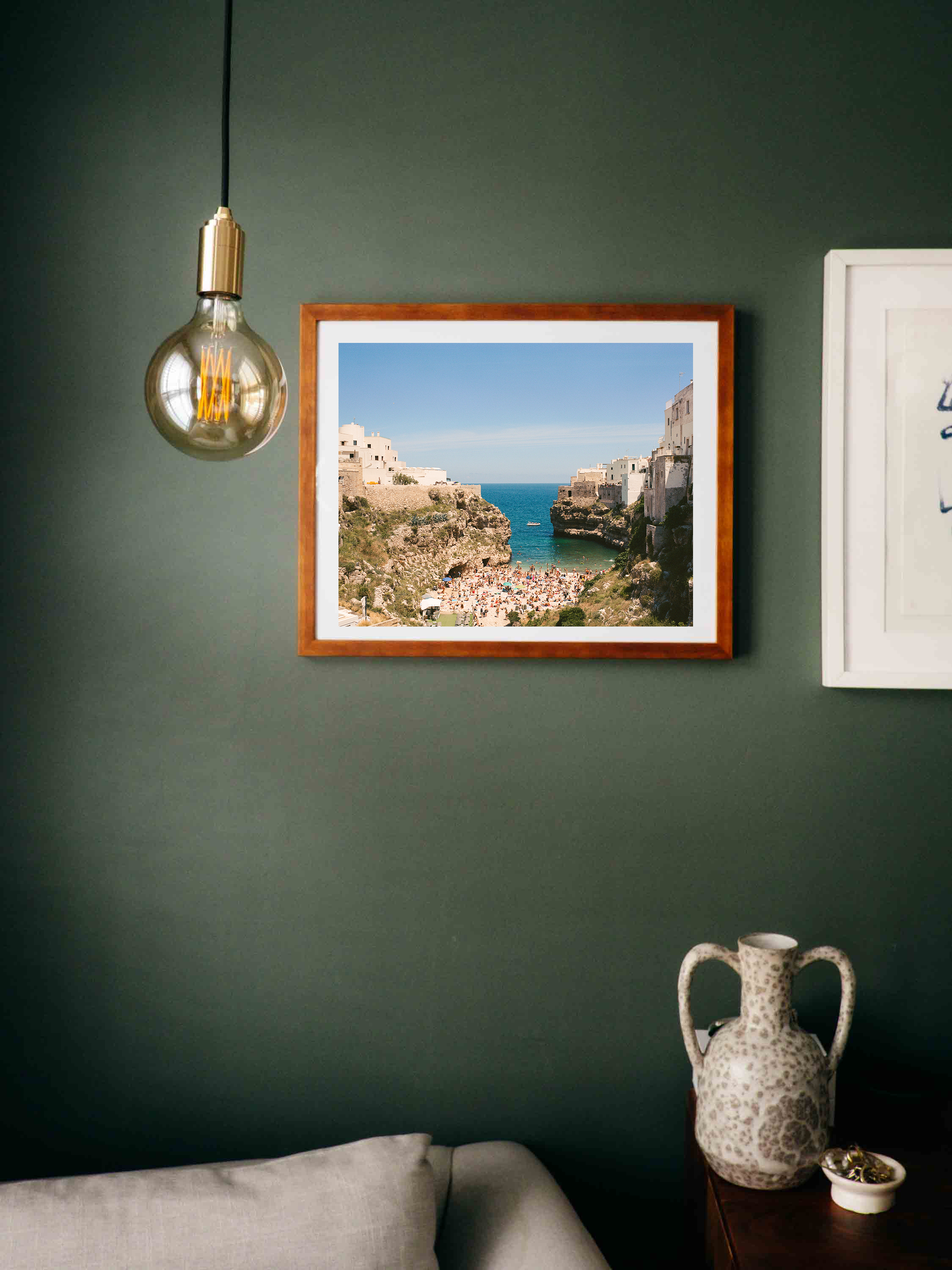 GLASSETTE_ROOM_MOCKUP_POLIGNANO_SEA.png