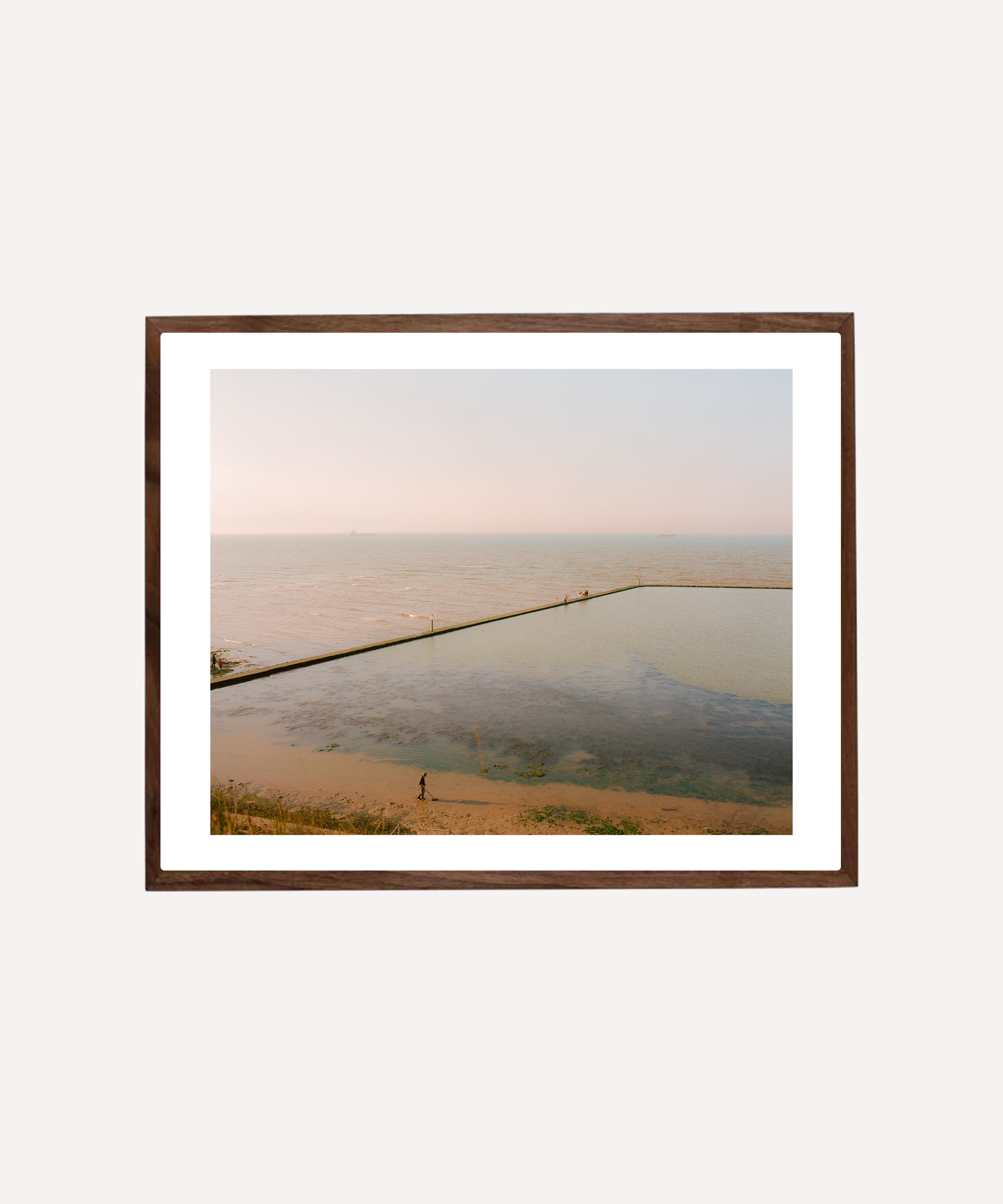 GLASSETTE_SPRING_RLD-4_MARGATE LIDO_FRAME.png