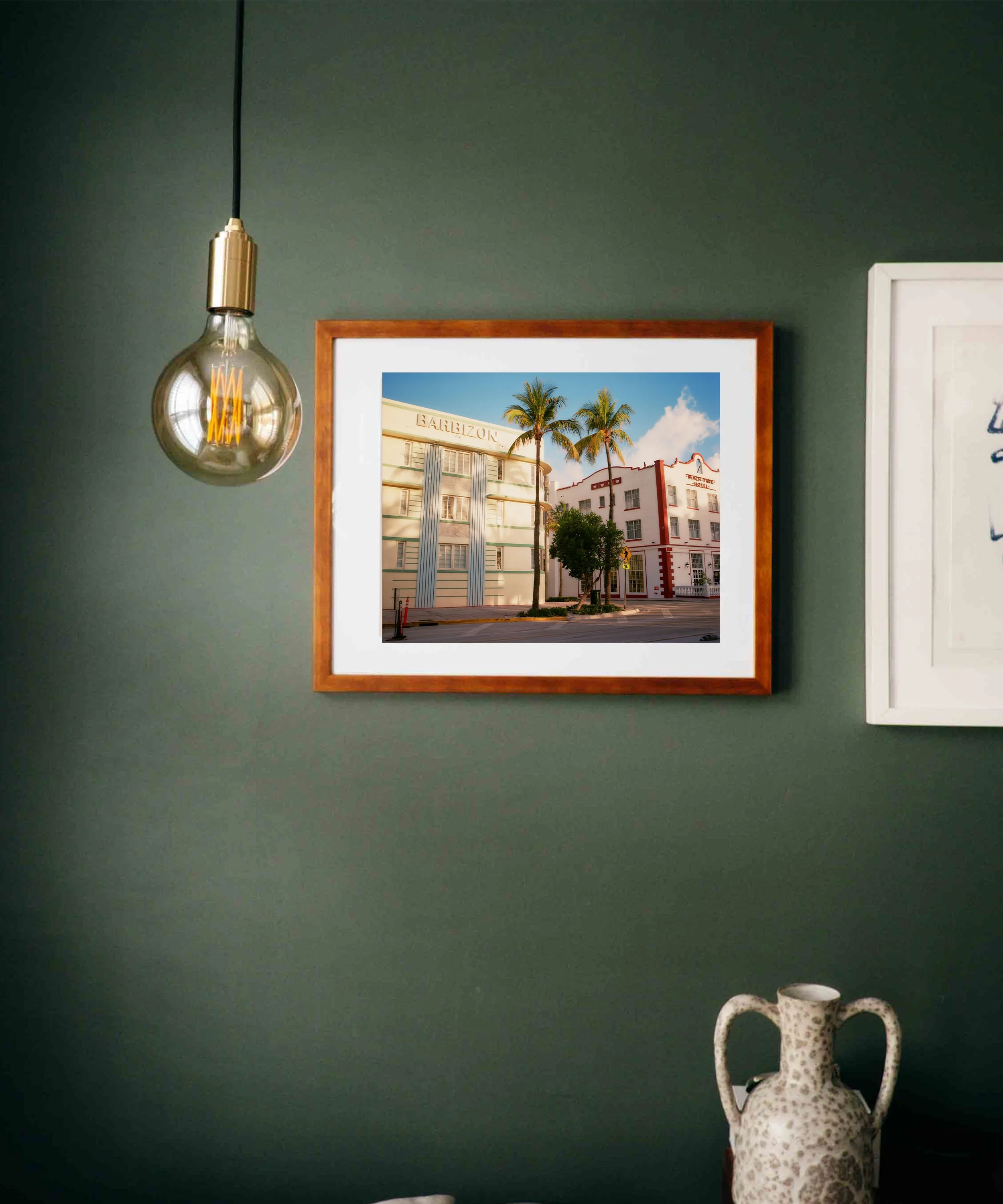 BEACH_PARK_GLASSETTE_ROOM 1.jpg