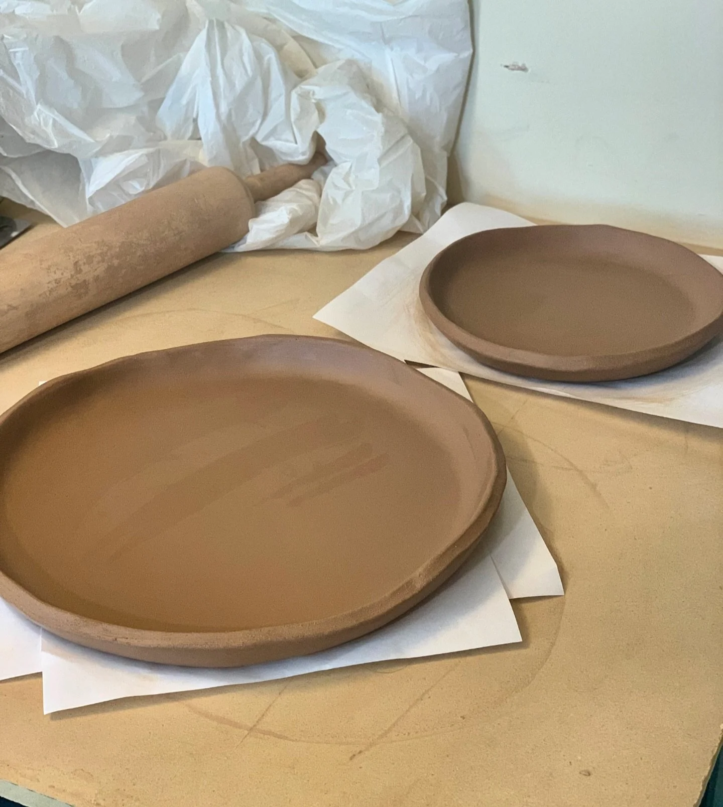 New project in the works 🫶

I&rsquo;m developing a 6-week hand-building class where students will create their own handcrafted dinnerware set from start to finish.

Stay tuned&mdash;this one&rsquo;s special