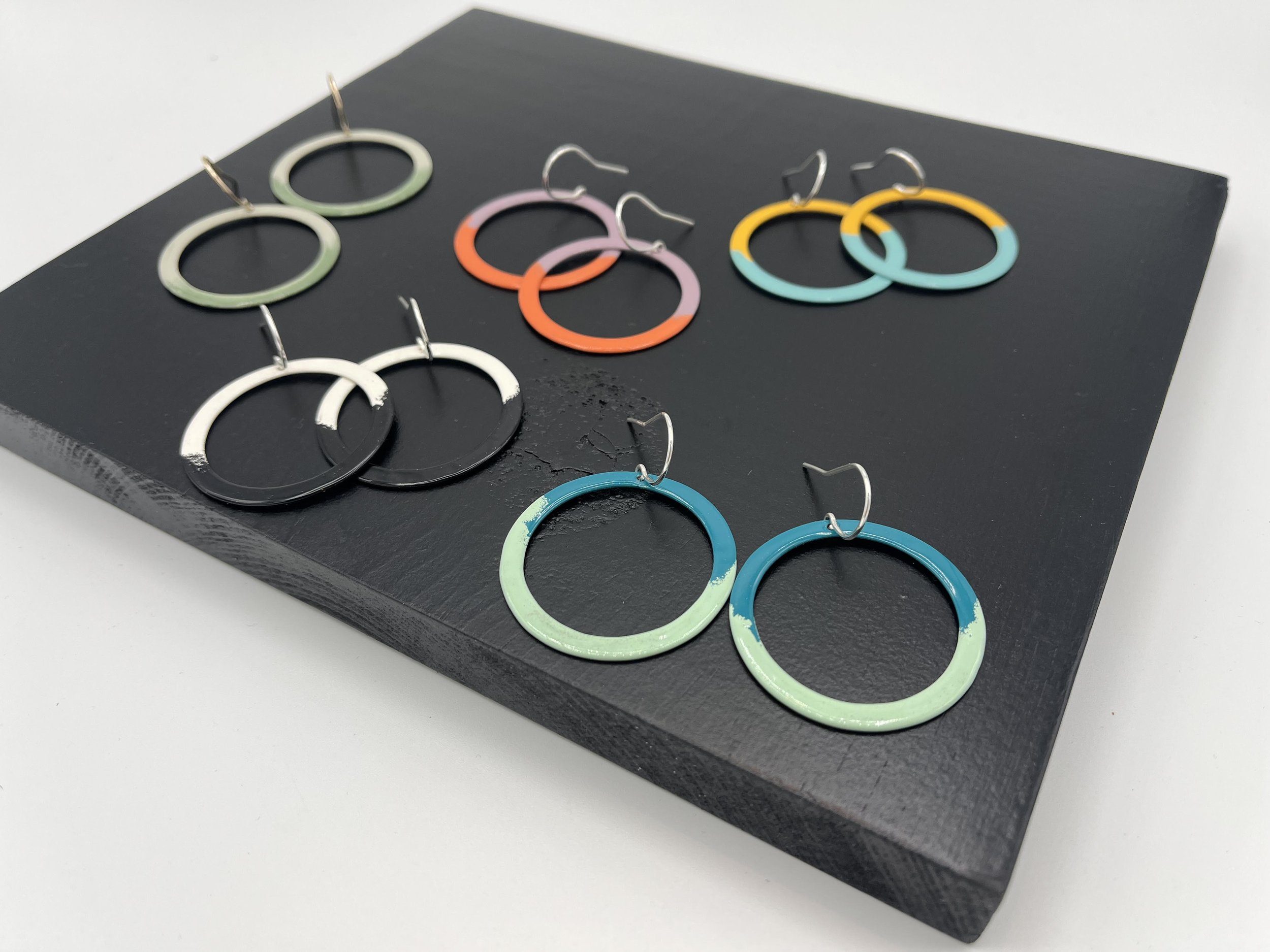 Outline Hoops