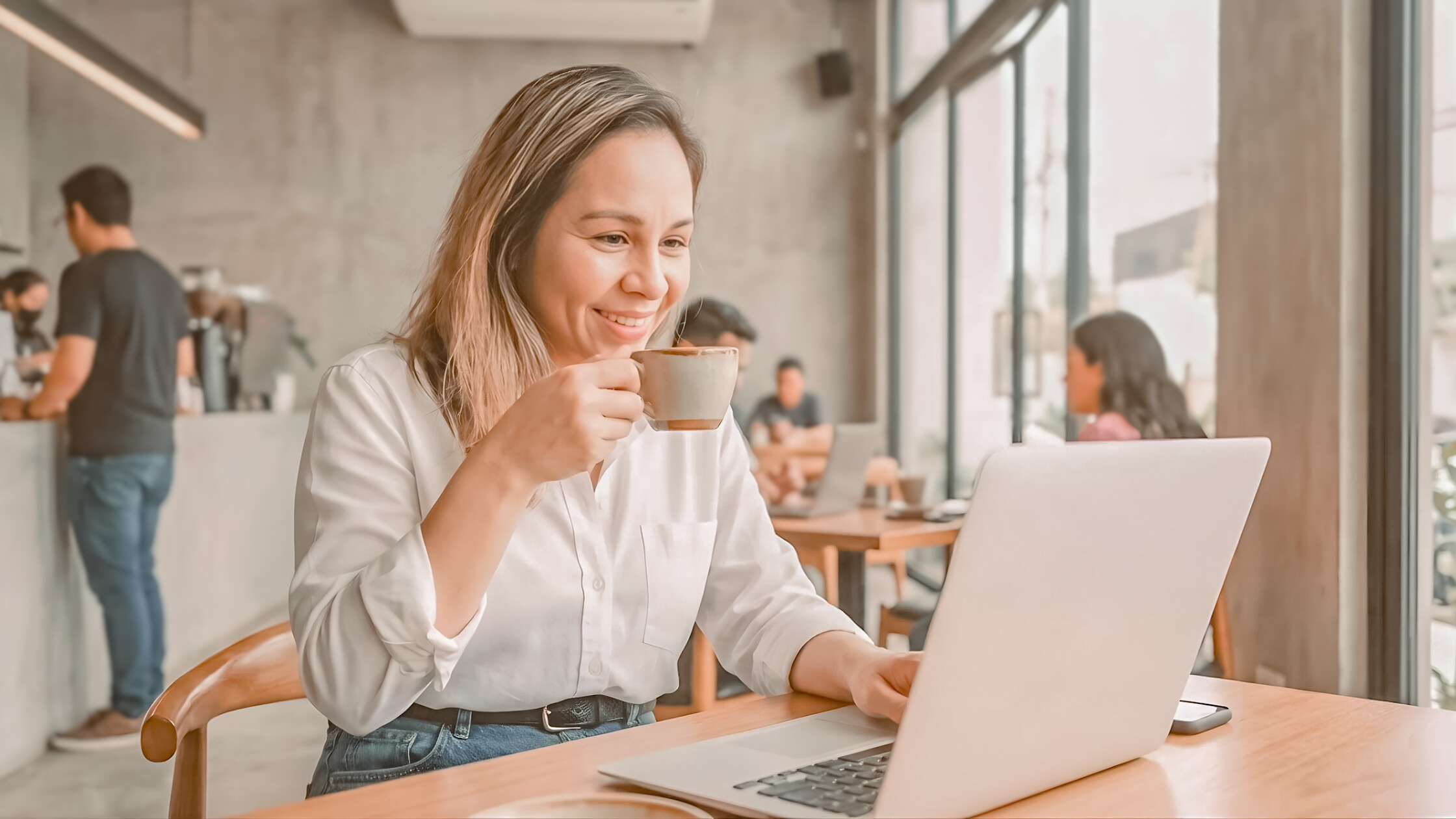 De esclava del contenido a DUEÑA de tu Negocio Digital (sin vivir en redes)