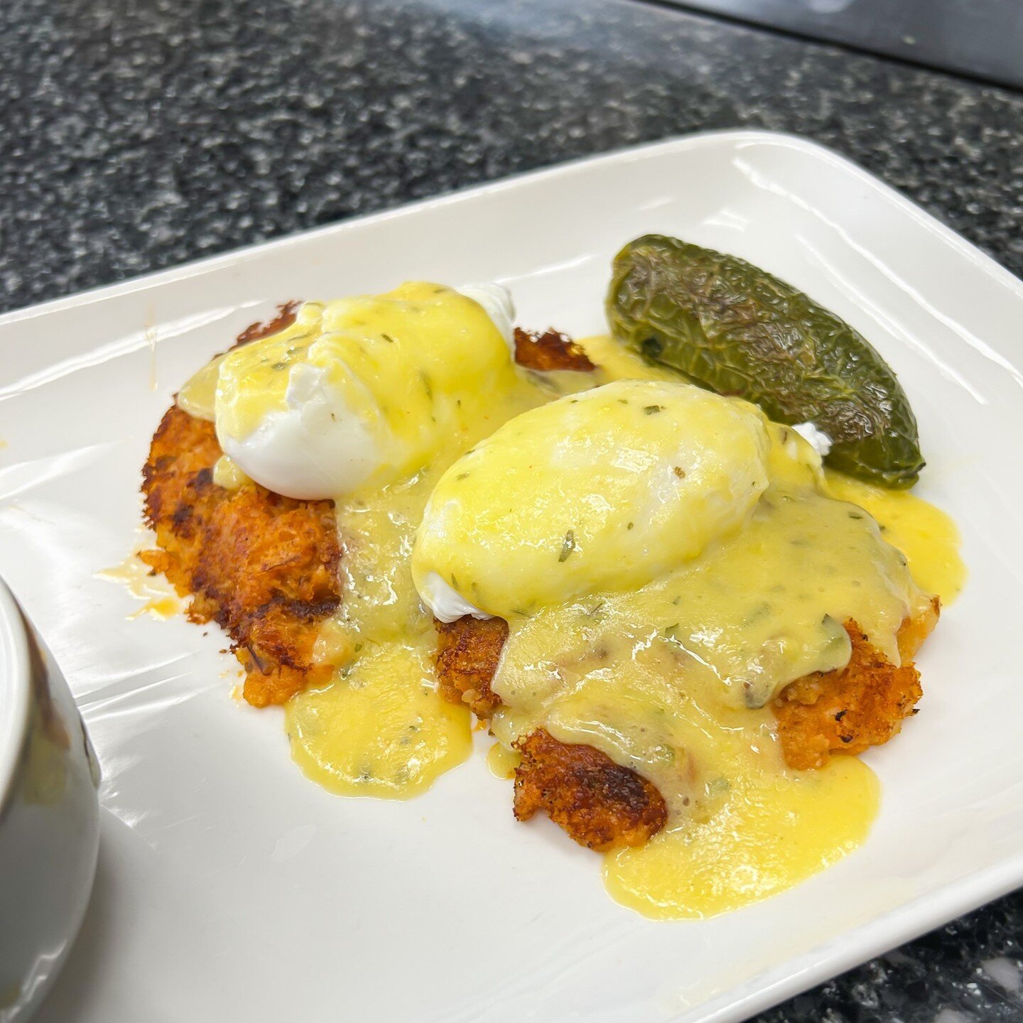 It&rsquo;s National Eggs Benedict Day! We&rsquo;ve got 6 different kinds of Los Benedicts ready for you to try!