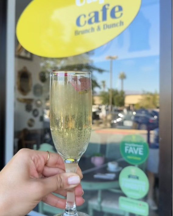 What&rsquo;s brunch without the champagne?
&hellip;
#dinegps #visitpalmdesert #visitgreaterpalmsprings #cupscafe #champagne