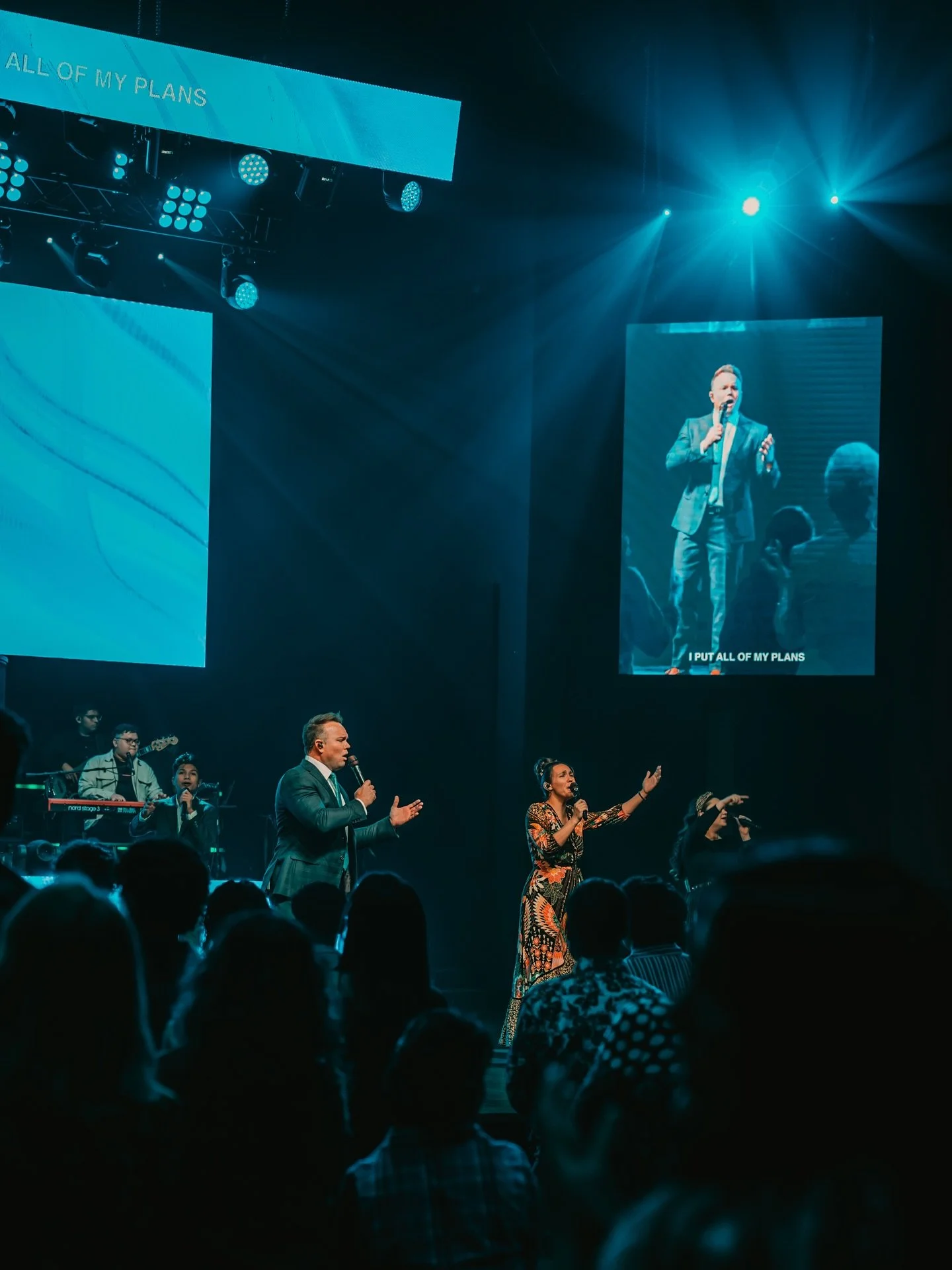 What a powerful move of God we had today! God is moving in RW!