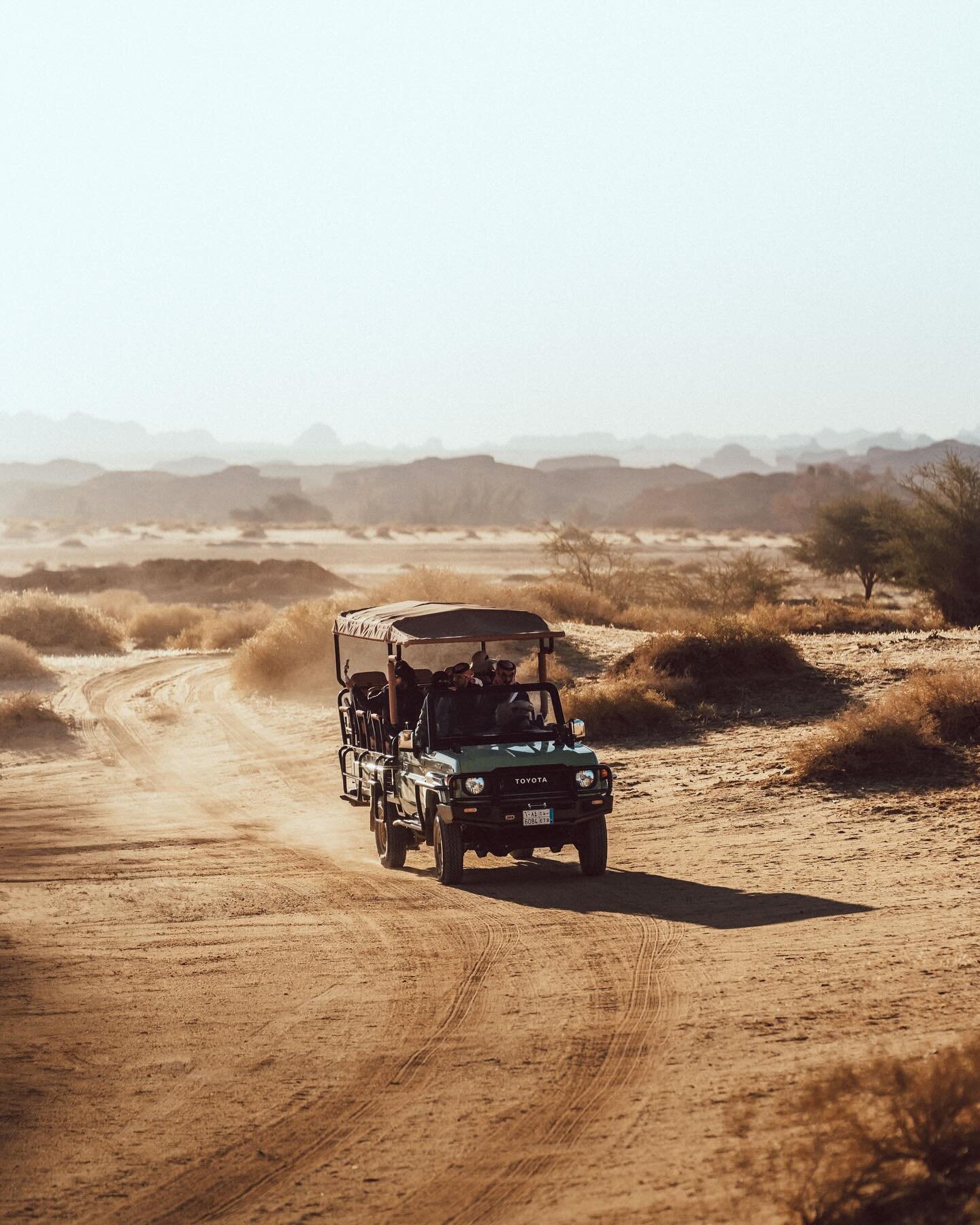 Hold the dots and scroll through this quick edit 👆🏽
&bull;
&bull;
#lightroom #editing #sonyalpha #offroading #saudiarabia #safari #travelphotography