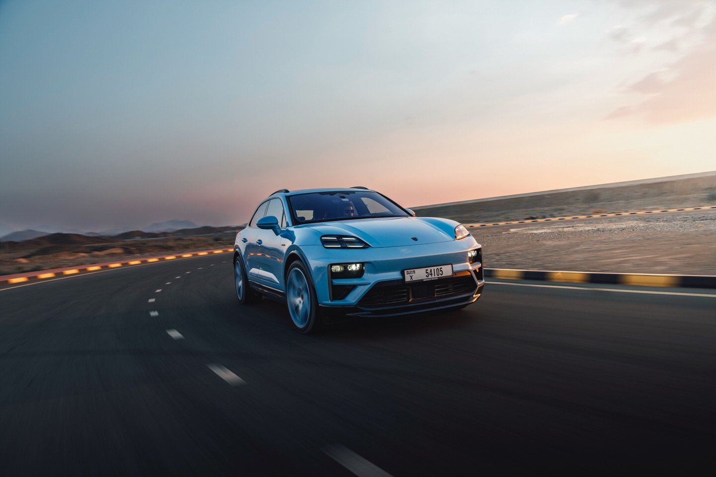 Some of my favourite frames shot in Dubai of the @porsche Macan

@resonatemediahouse x @porsche.middleeast 

#porsche #porschemoment #dubai #automotivephotographer