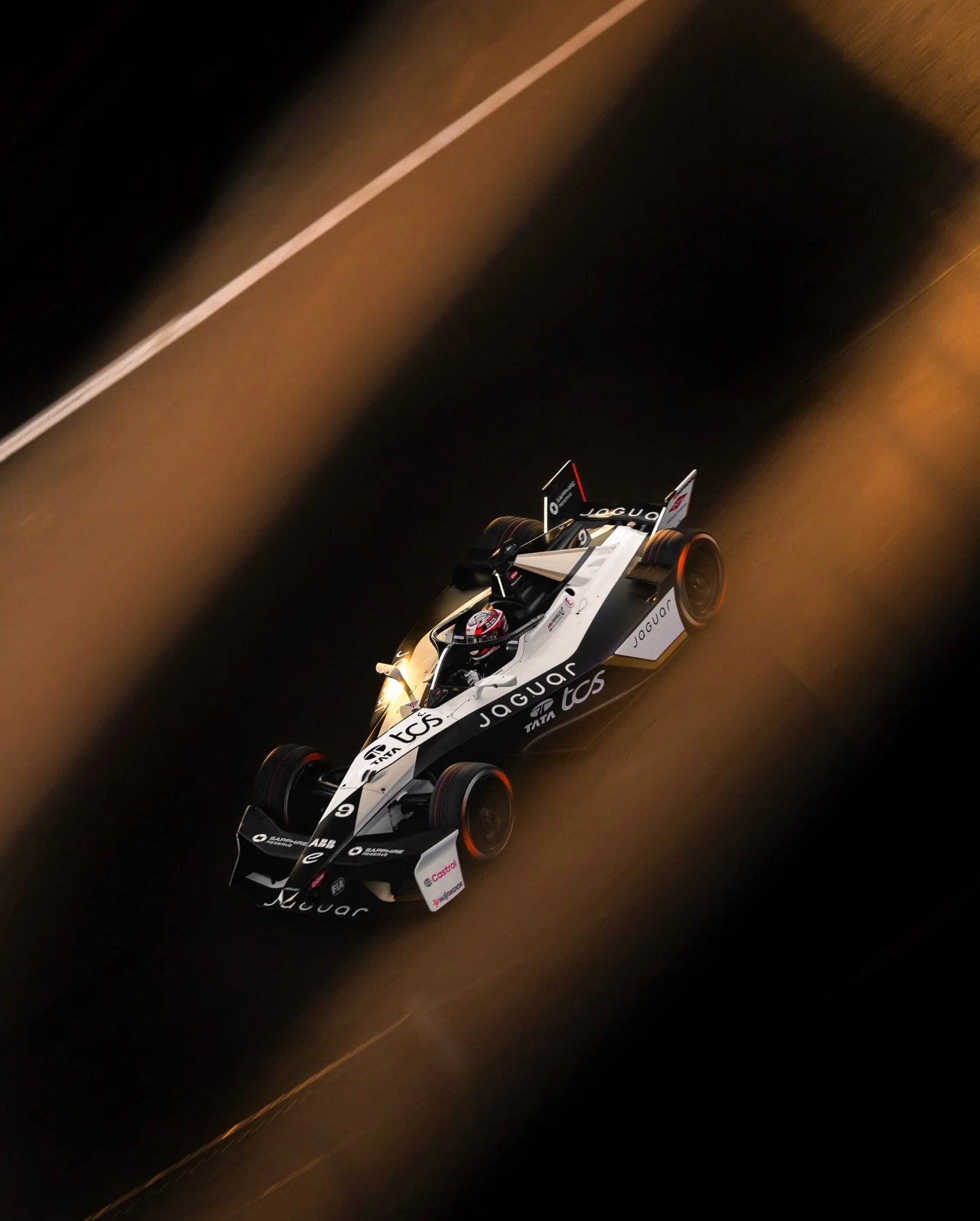 Thank you for the tacos, the fans and the early morning light Mexico City 🇲🇽 

@jaguarracing 

#mexico #formulae #jaguar