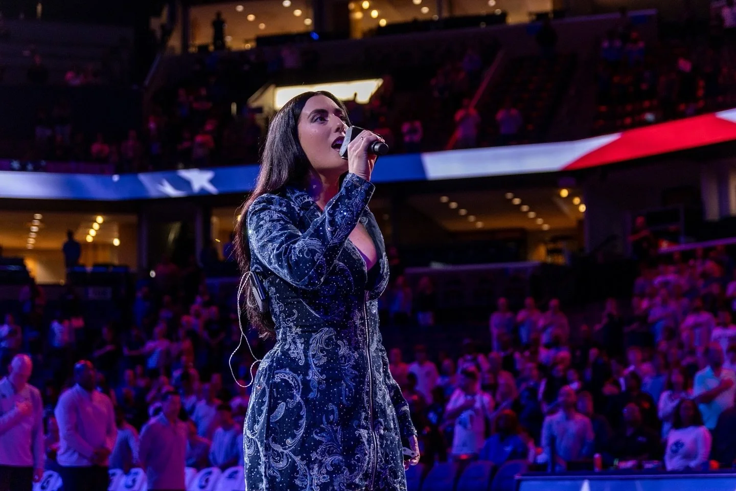 lovely night at the forum 🐻

#memphisgrizzlies #nationalanthem #singer