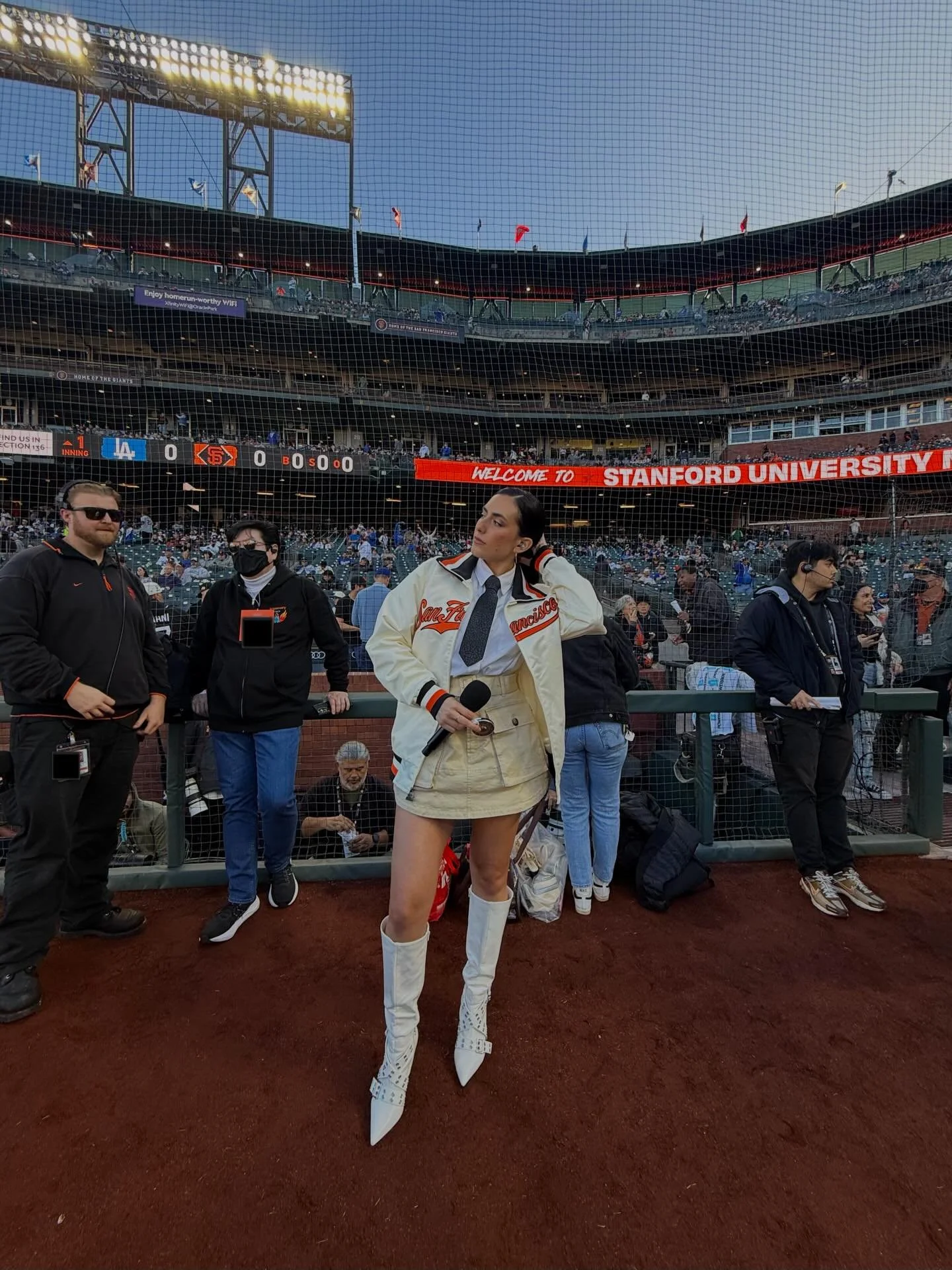 Hi Bay! 

#sfgiants #nationalanthem #singer