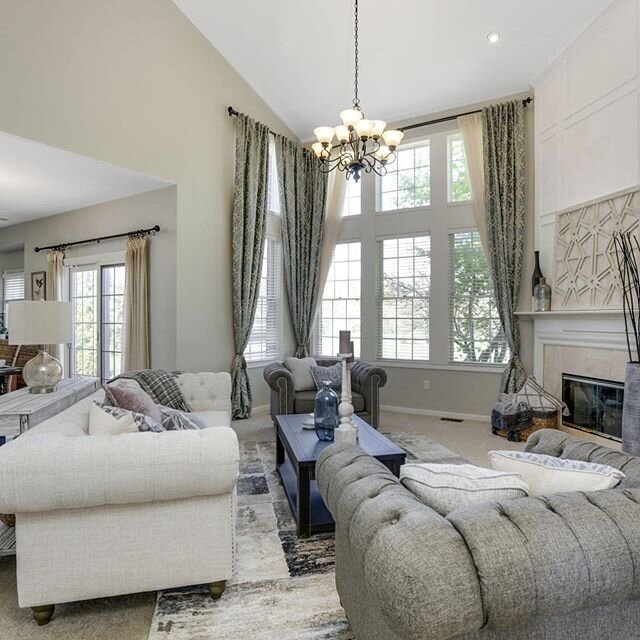 We&rsquo;ve been a little MIA lately, but we promise it&rsquo;s because we&rsquo;ve been busy #staginghomes! 😇 check out our latest #staging in #Canton 😍
Listed by @movingthemitten 
#stagingsells #interiordesign #homedesign #homedecor #homedesignid