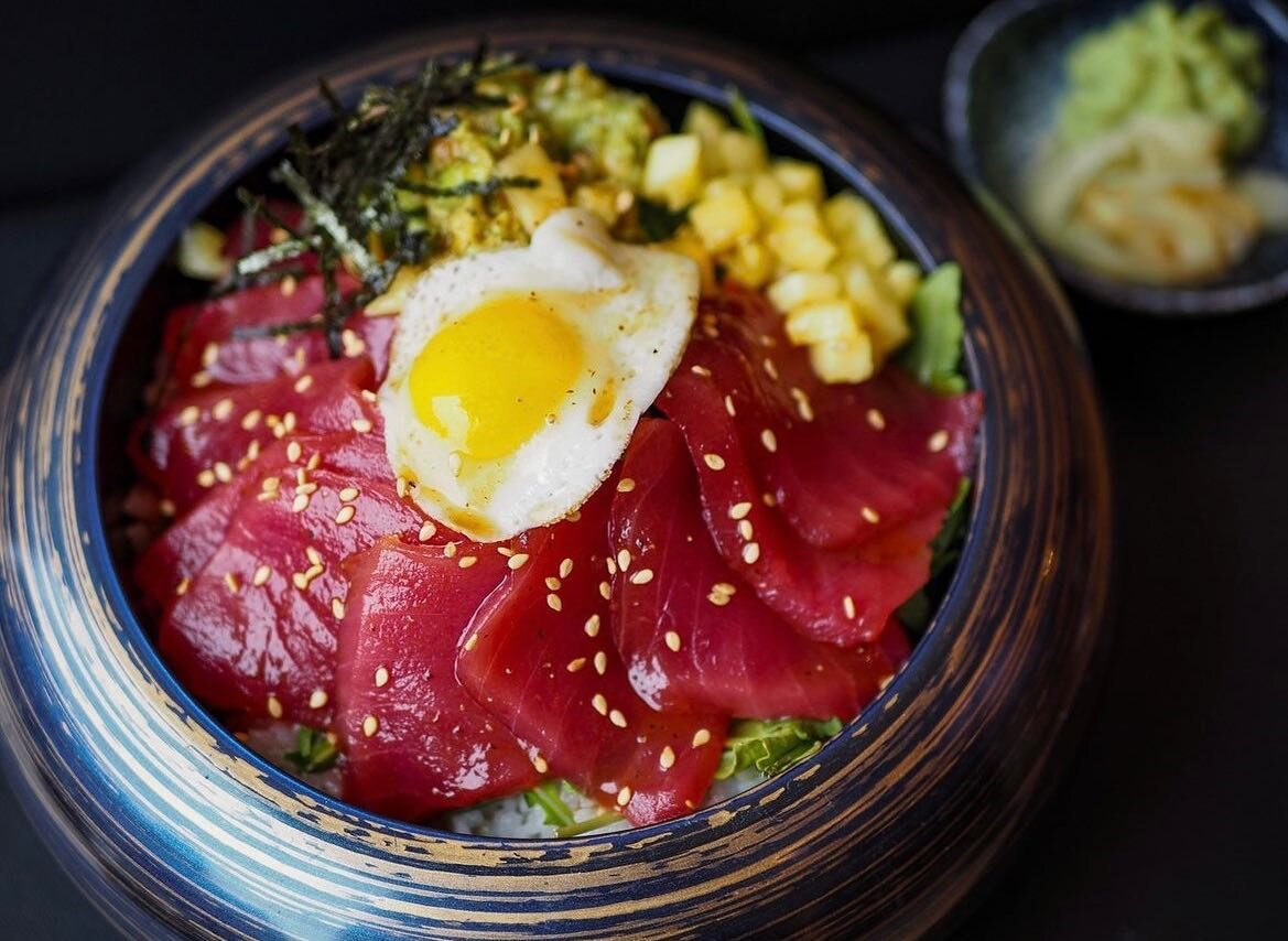 The Hawaiian Bowl at Fuji at @highstreetplace is making all our sashimi dreams come true as we head into this holiday weekend! 📷: @jpfujigroup