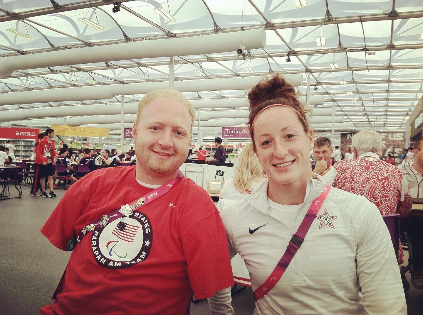 Just little pea pods at the London @paralympics !!! This is the wonderful Matt Stutzman aka the @armless_archer who was featured in the film #risingphoenix @htyt.stories . But did you know that he also has a Guinness world record for the longest accu